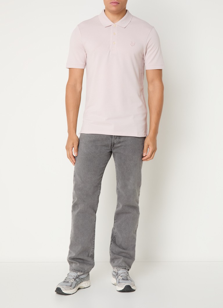Lyle & Scott Tonal -pikeepuuvillasta valmistettu normaalin mallinen poolopaita, jossa logobrodeeraus