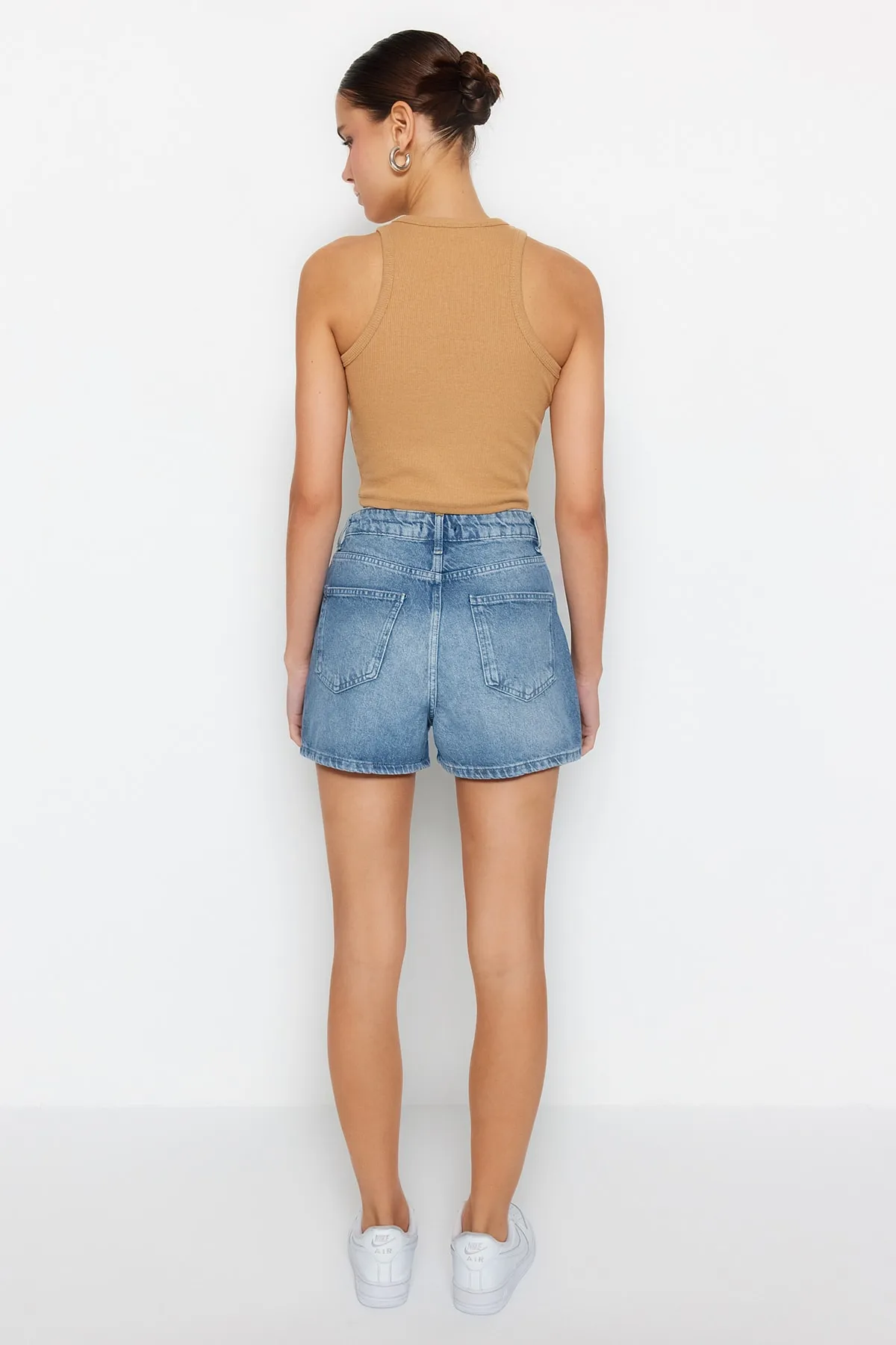 Trendyol Collection  Blaue Jeansshorts und Bermuda TWOSS23SR00199