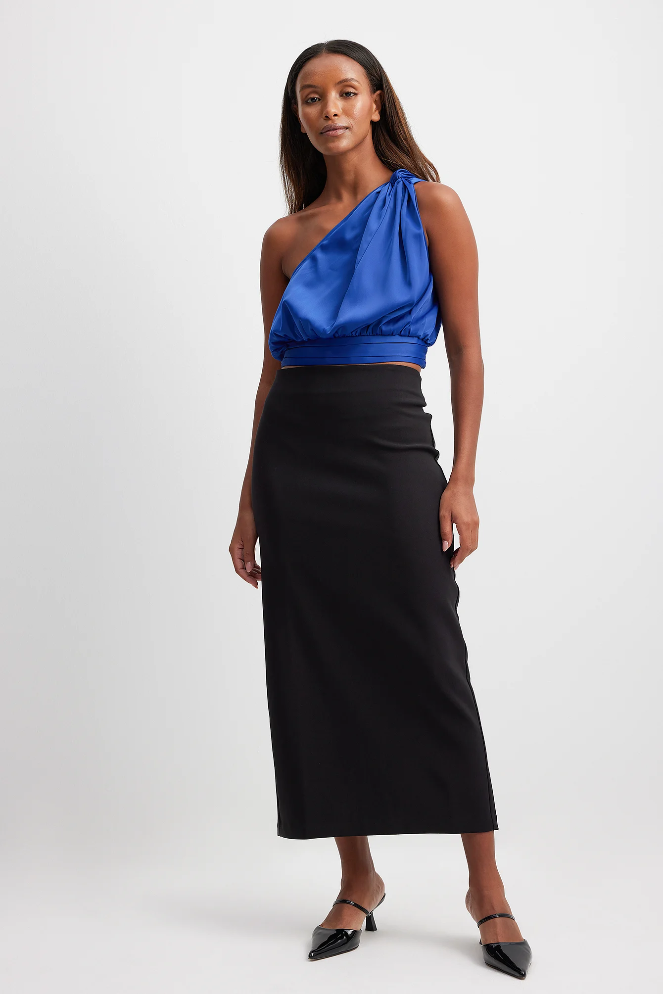 Einseitig schulterfreies Top aus Satin