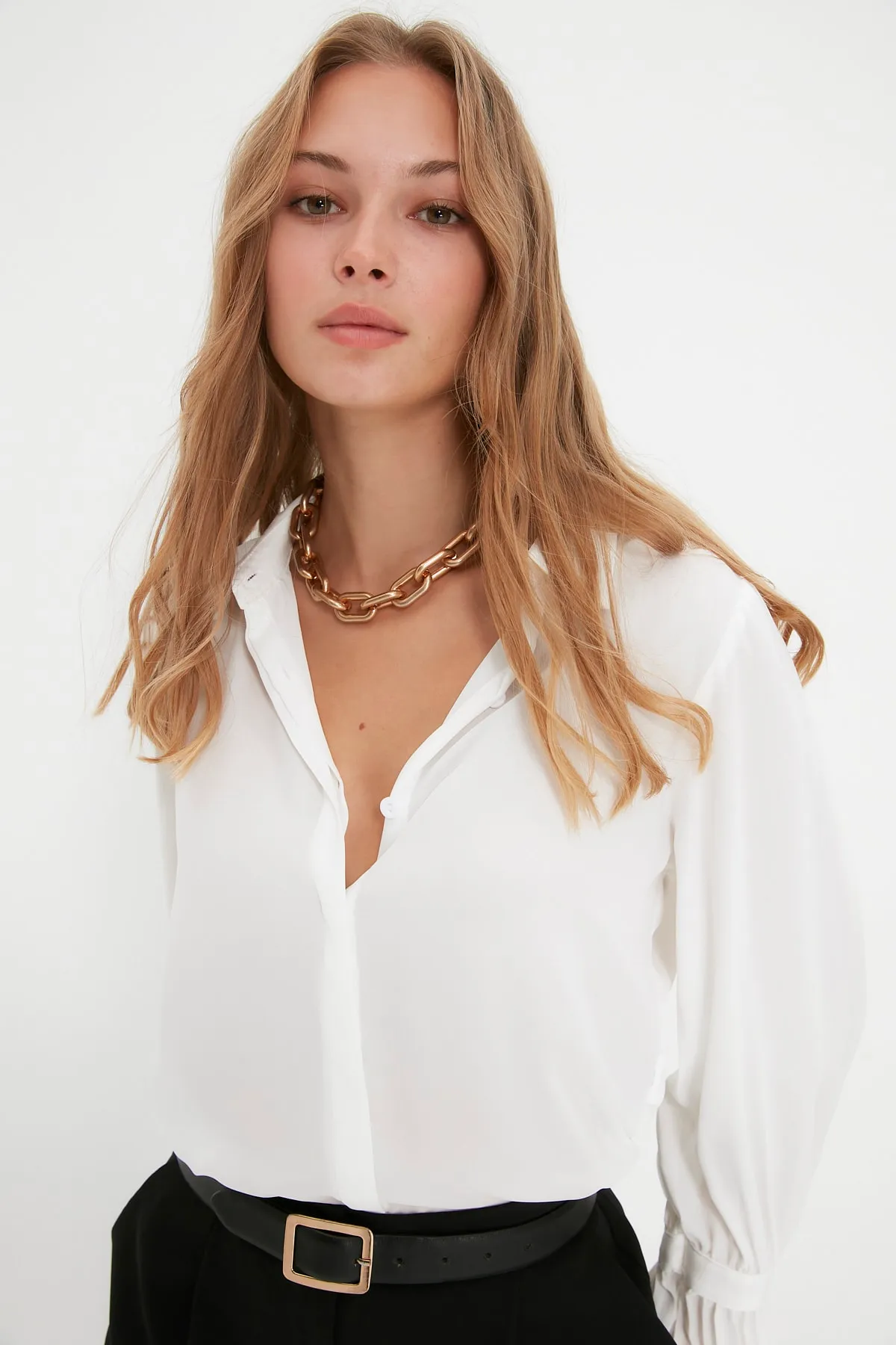 Trendyol Collection  Gewebtes Hemd mit spanischen Ärmeln - Ecru, Regular Fit TWOAW22GO0487