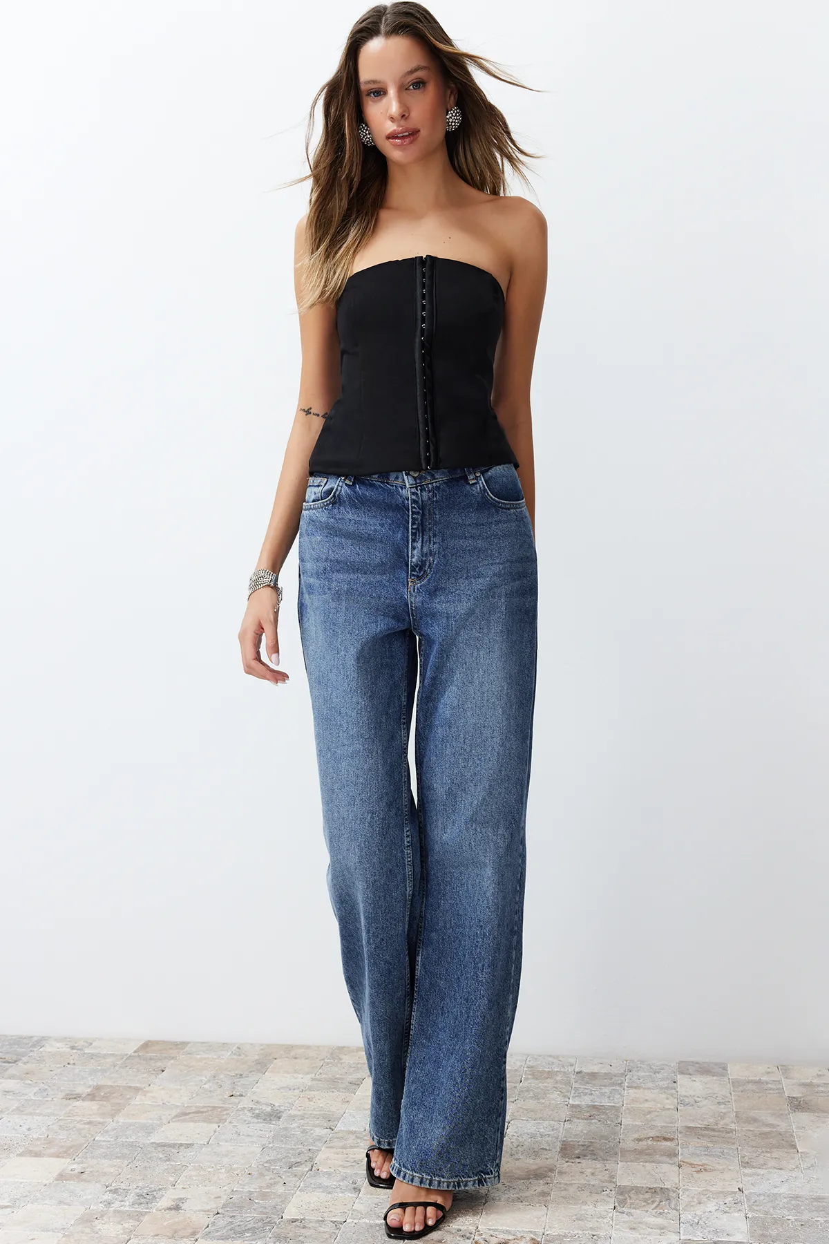 Trendyol Collection  Schwarzes tailliertes Bustier aus Polyviskose TPRSS24BS00034