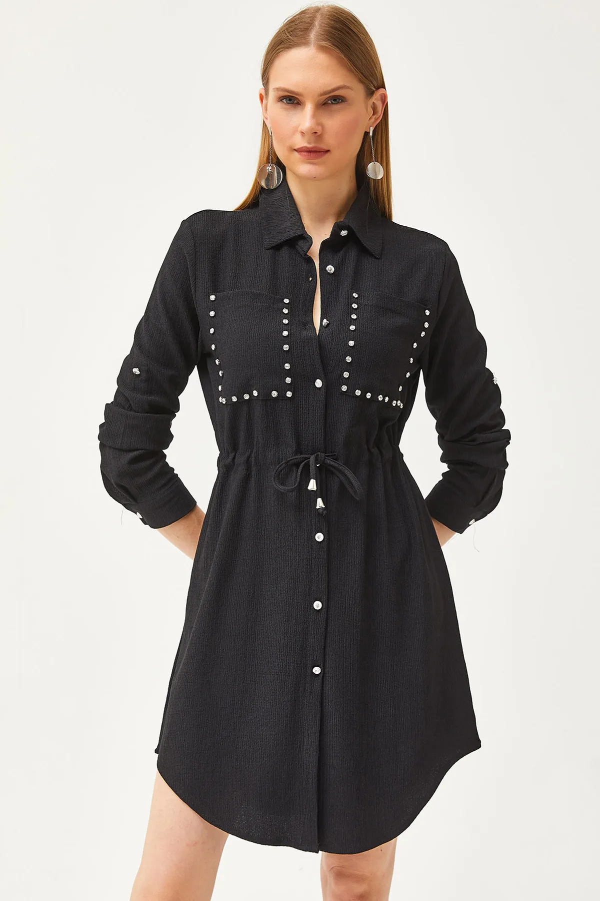 Olalook  Schwarzes Damen-Hemdkleid mit Taschen und Schnürung und Steindetail an der Taille ELB-19002064