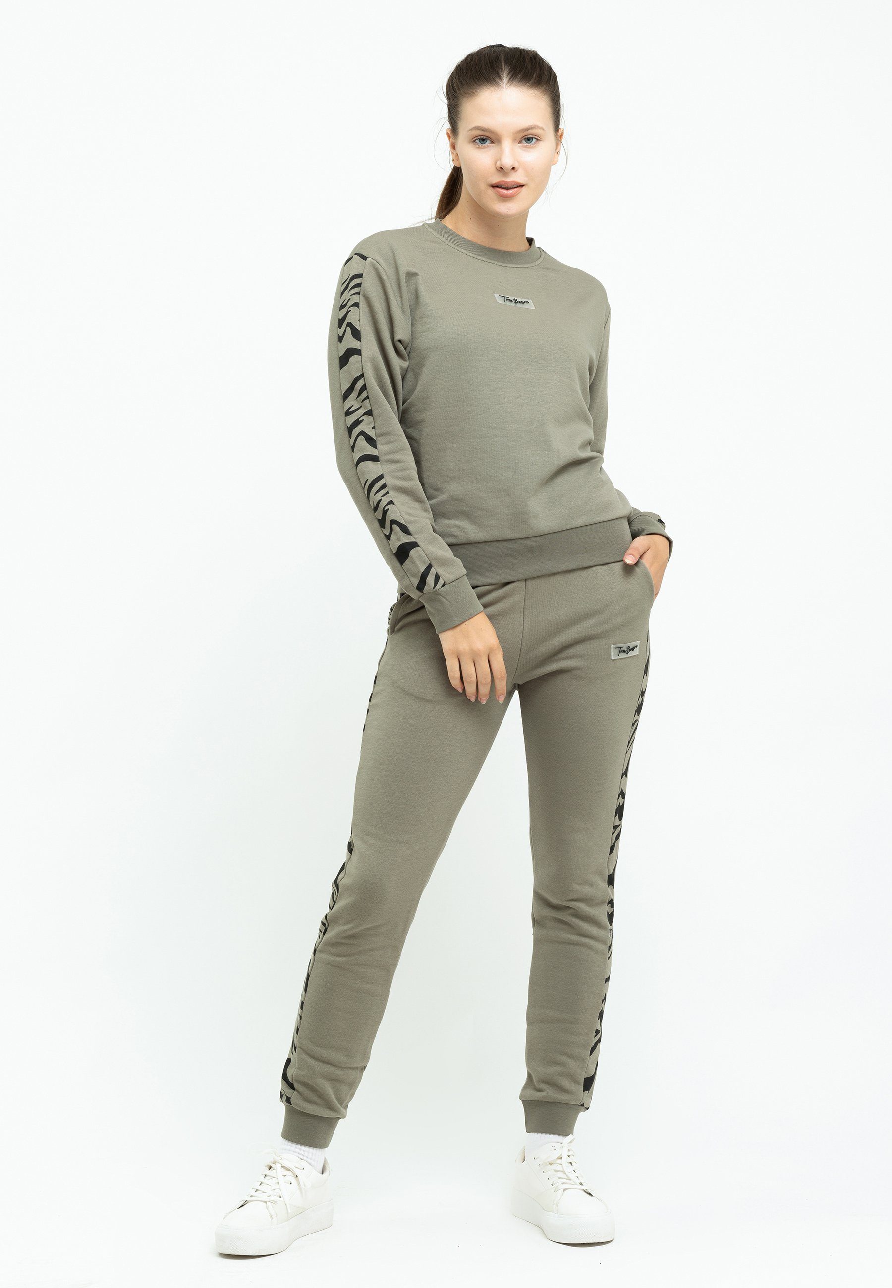 Tom Barron Freizeitanzug TOM BARRON WOMEN REGULAR FIT ZEBRA PATTERN SWEATSHIRT AND PANT SET, mit modernem Design