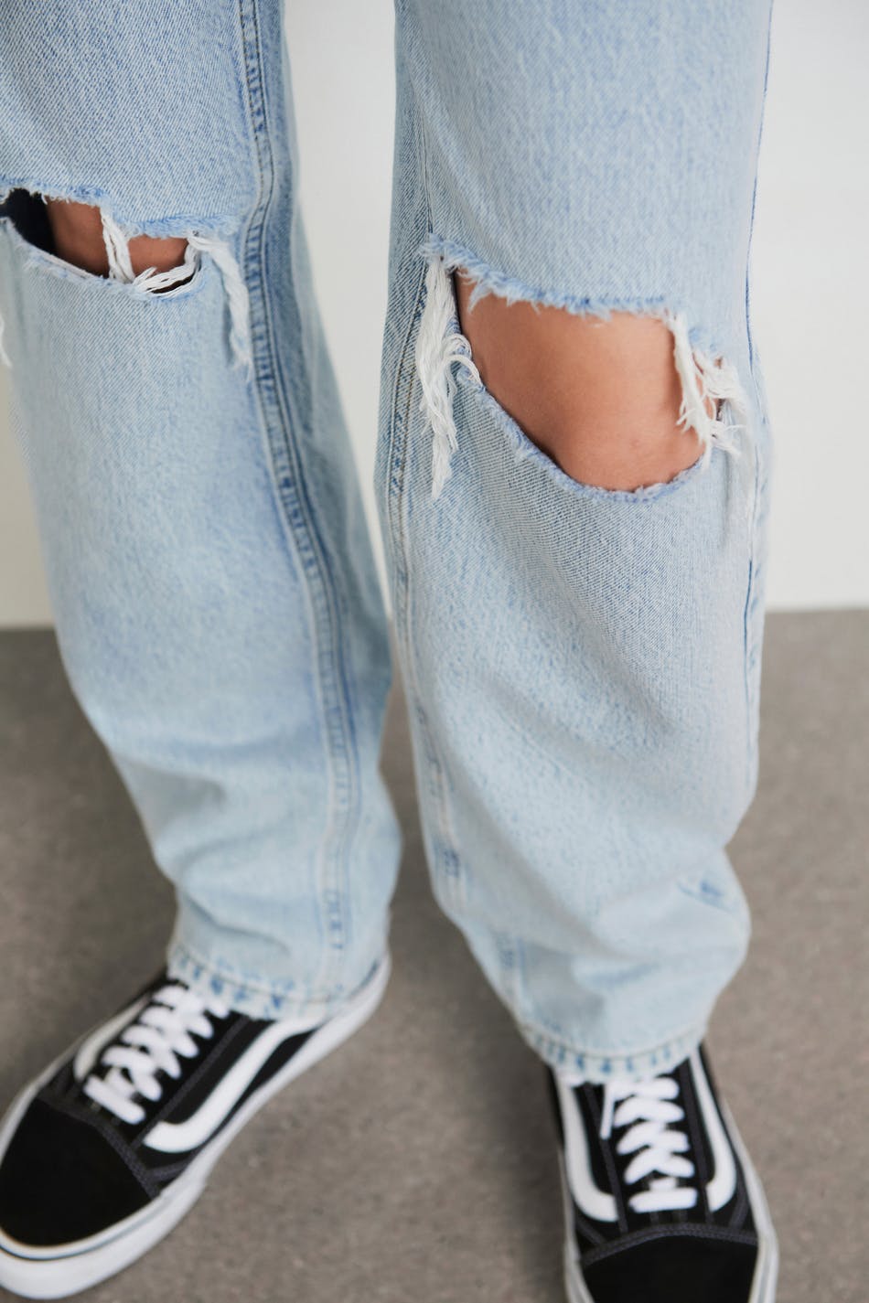 Straight 90s jeans