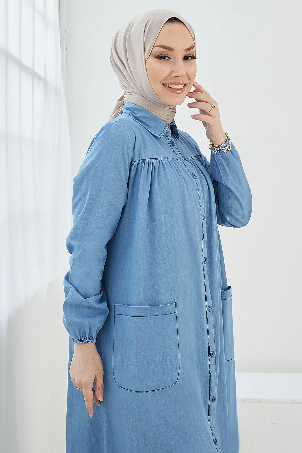 InStyle  Mayra Robe Denim-Kleid mit Taschen – Hellblau