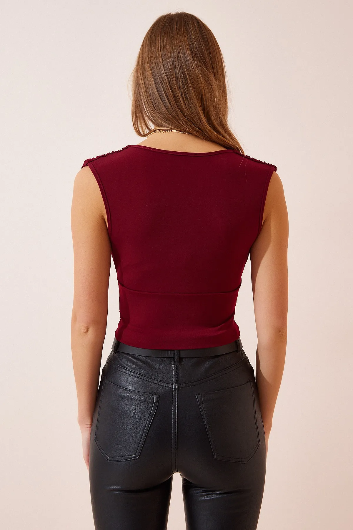 Happiness İstanbul  Damen-Strickbluse in Burgunderrot mit tiefem V-Ausschnitt und kurzem Sand BF00039