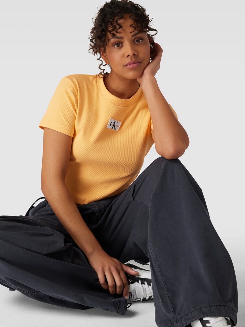 T-Shirt in Feinripp-Optik Modell 'BADGE' in orange