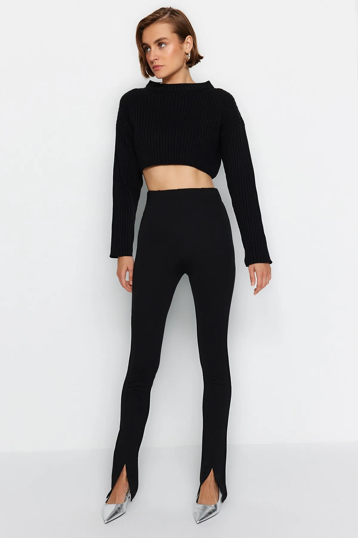 Trendyol Collection  Schwarze lange Strickhose mit Schlitz und detaillierten Details