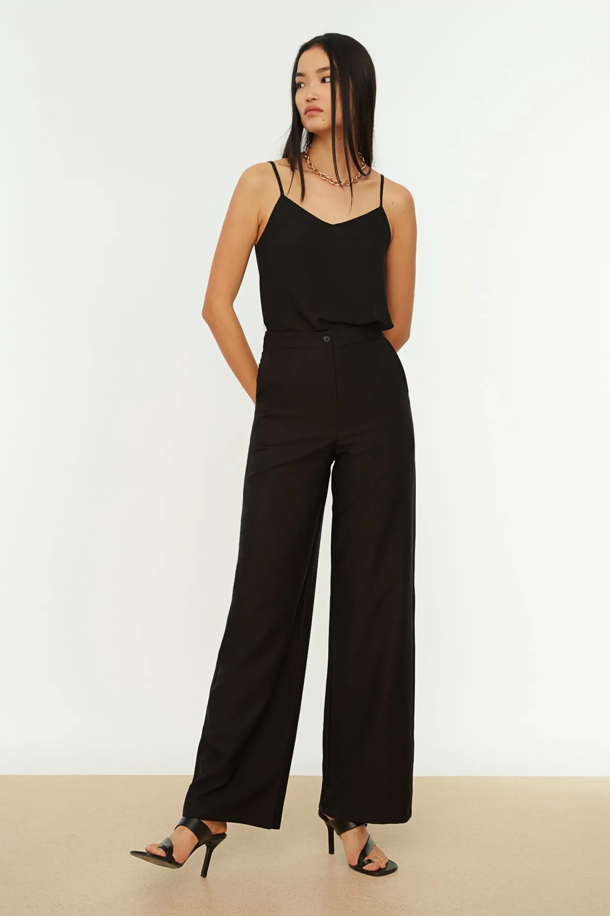Trendyol Collection  Schwarze Webhose mit weitem Bein TWOAW21PL0332