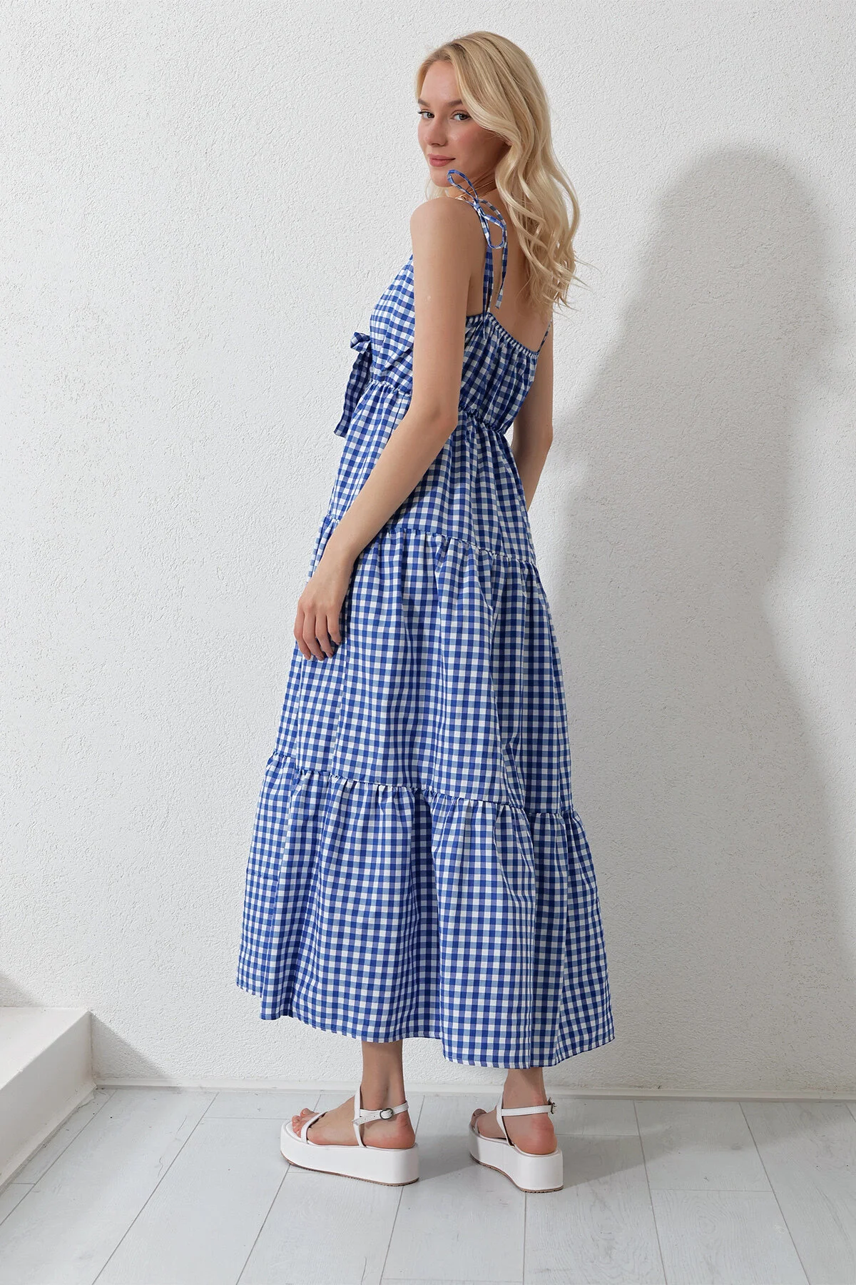 Trend Alaçatı Stili  Damen-Kleid aus Popeline mit Saxe-Trägern, mehrlagig, Volant vorne, Schnürung, Maxilänge, gewebt, ALC-X11939