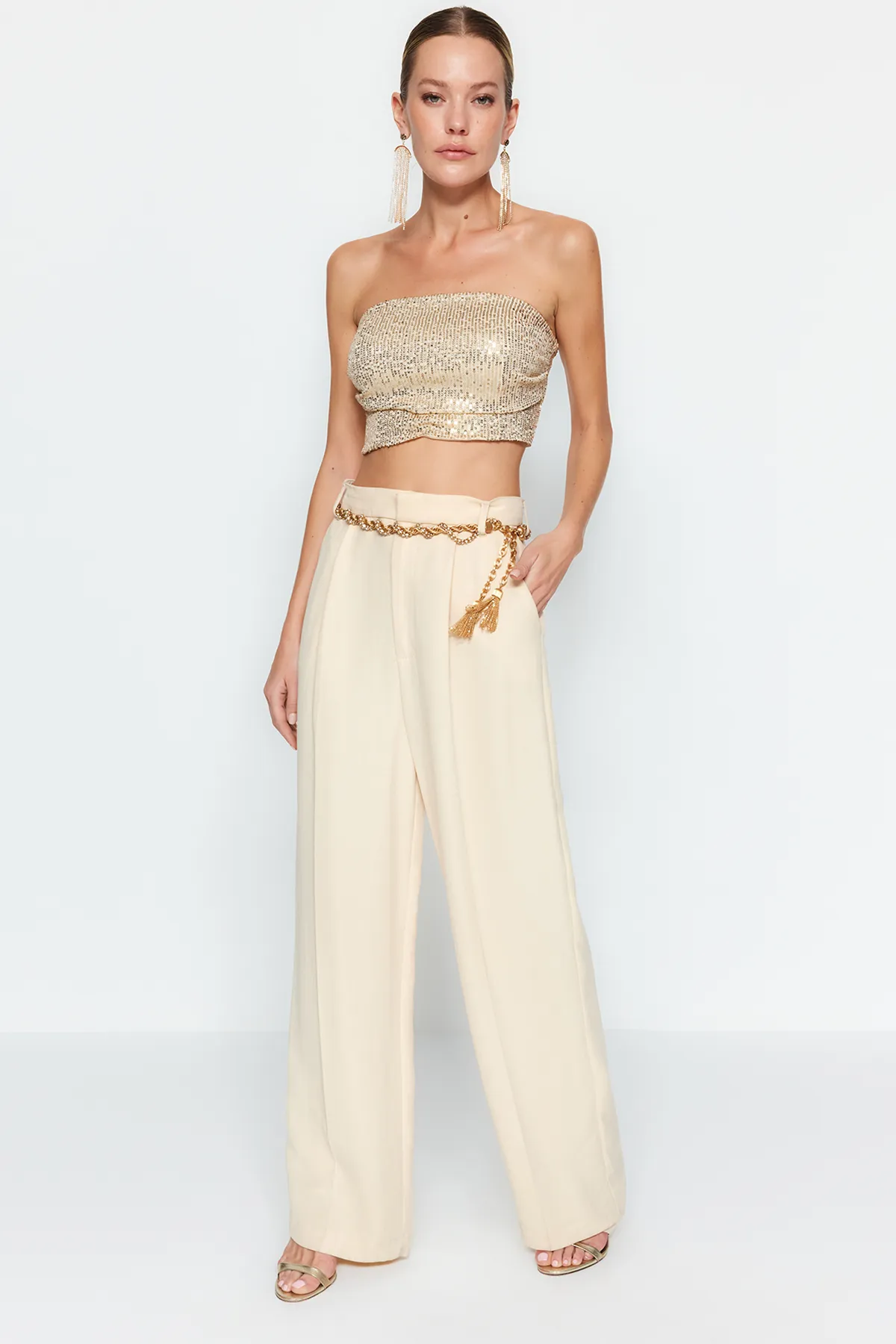 Trendyol Collection  Beigefarbenes Crop-Bustier mit Pailletten TPRAW24BS00033
