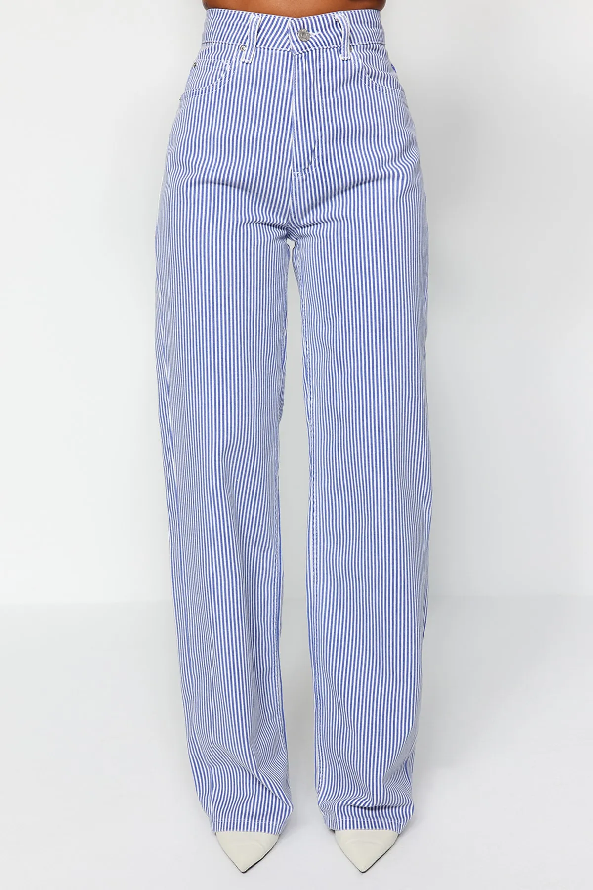 Trendyol Collection  Mehrfarbige, gestreifte Jeans mit hoher Taille und weitem Bein TWOSS23JE00246