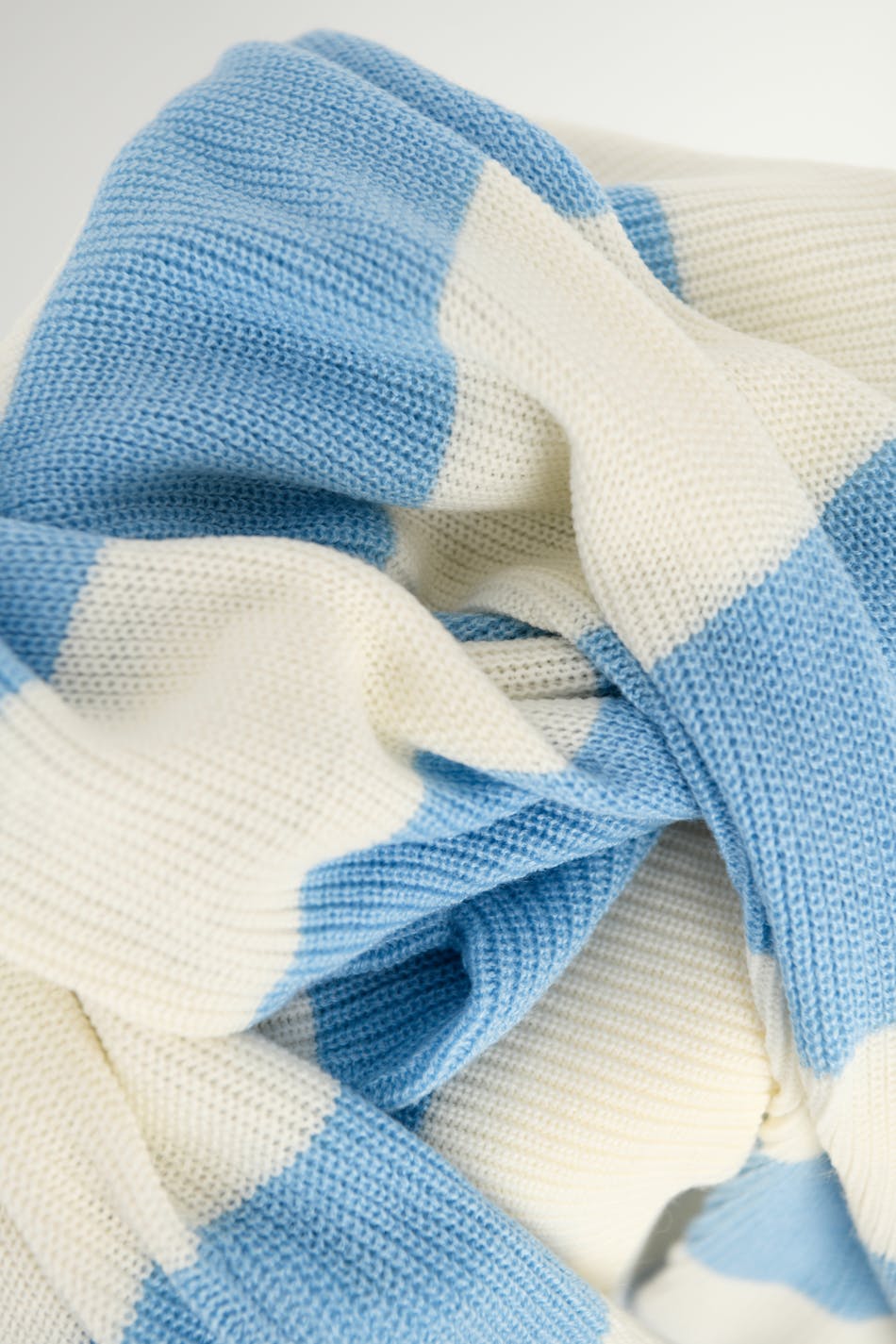 Y stripe knitted sweater