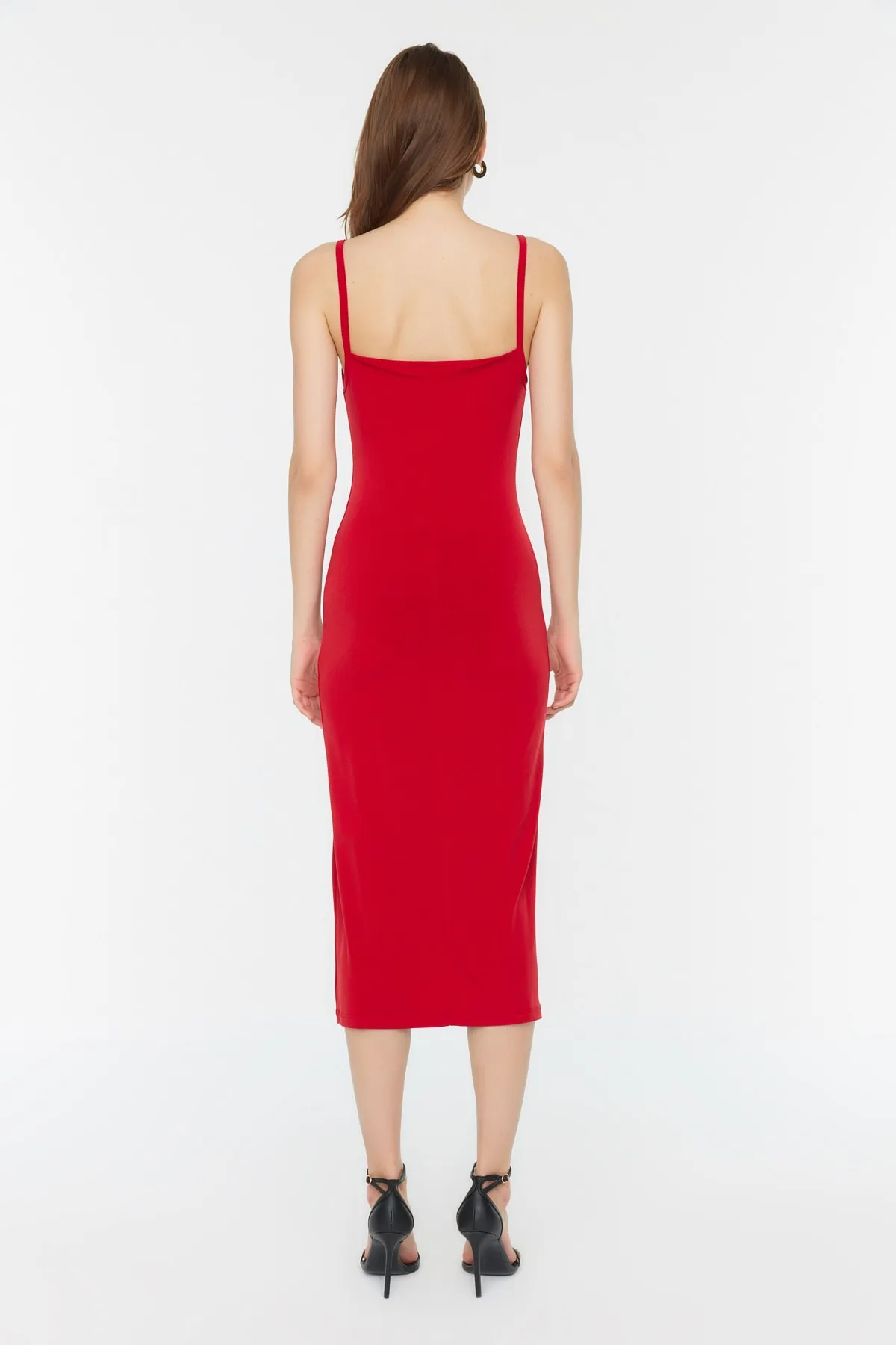 Trendyol Collection  Rotes, figurbetontes Midi-Bleistiftkleid aus flexiblem Strick mit Degaje-Kragen und Midi-Trägern TWOSS19AD0020
