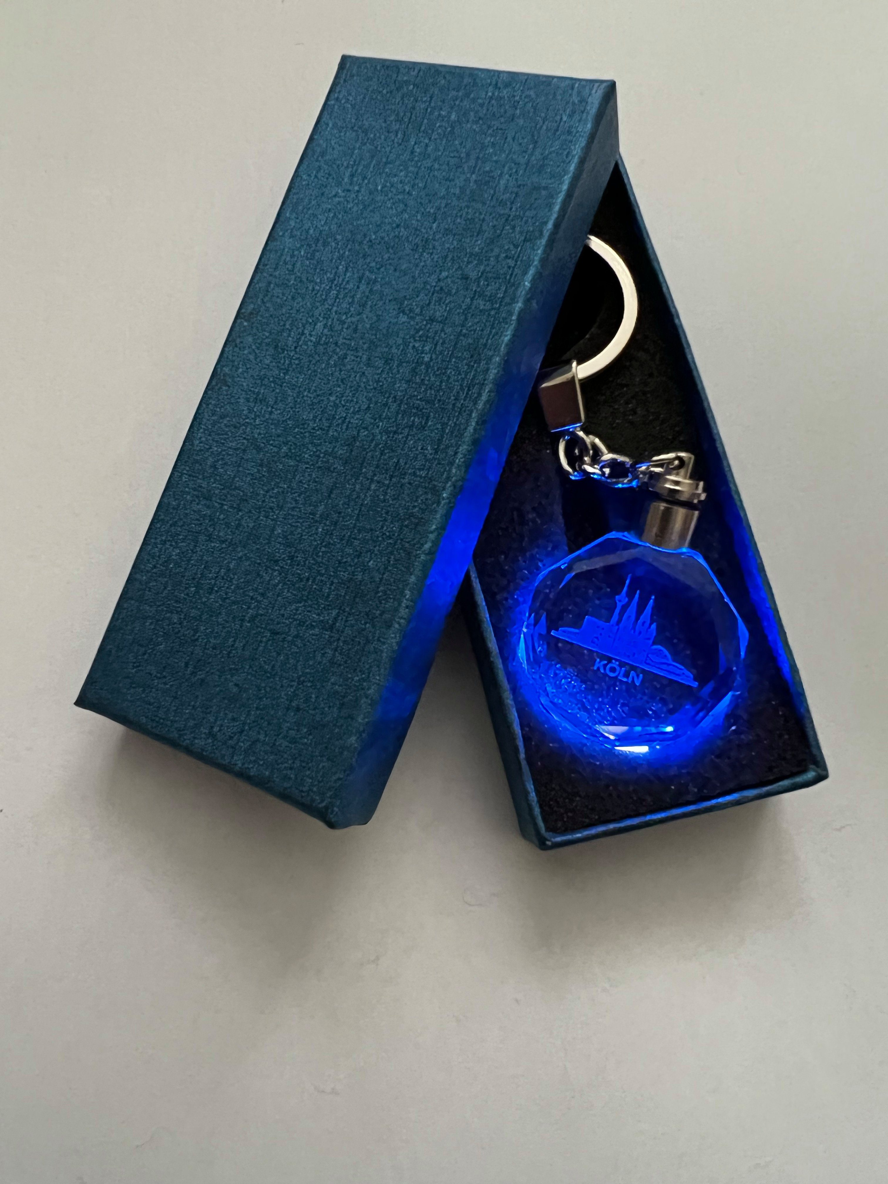 Stelby Schlüsselanhänger Köln Stadt Schlüsselanhänger LED Multicolor mit Geschenkbox