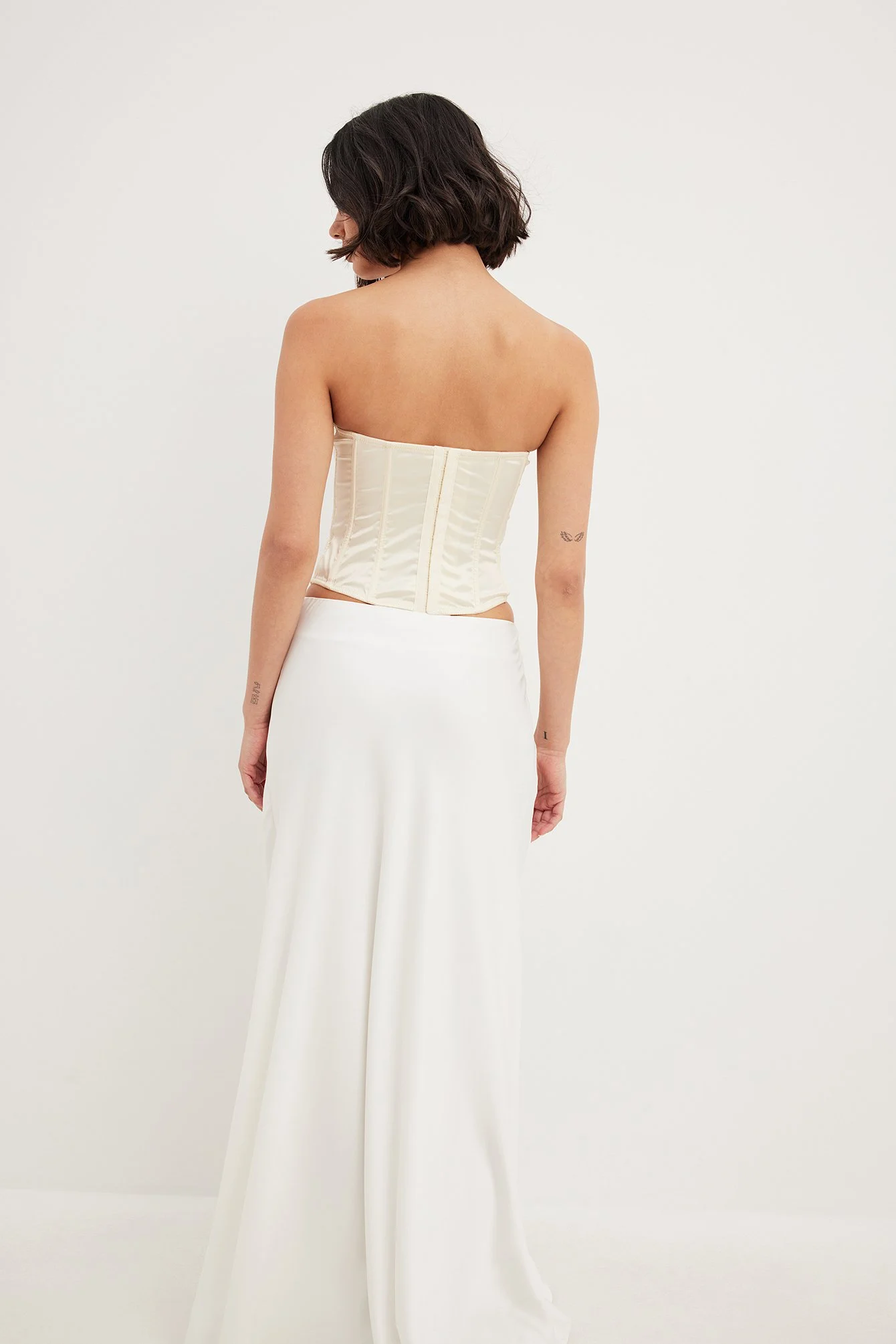 Tailliertes Korsett aus Satin