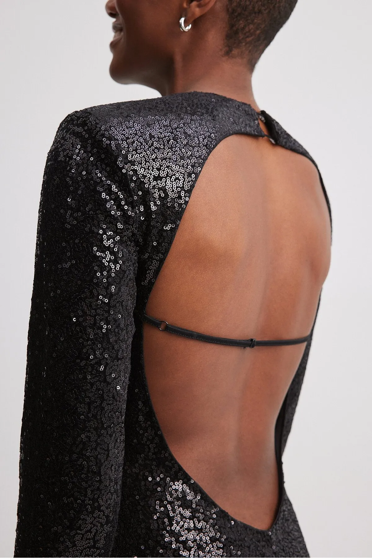 NA-KD  Maxikleid aus Samt mit Pailletten
