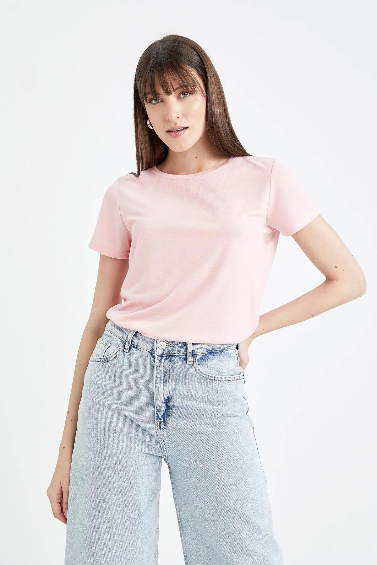 DeFacto  Kurzarm-T-Shirt mit normaler Passform und Rundhalsausschnitt W7299az23sm