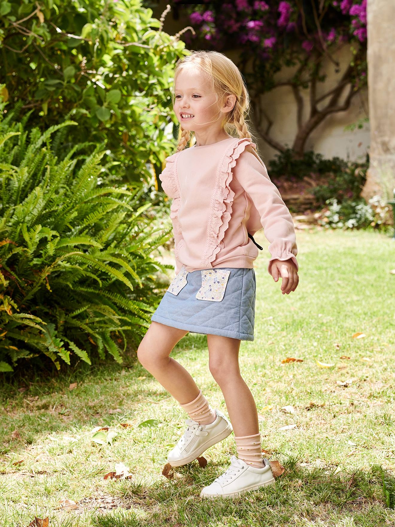 Sweat à volants brodés fleurs fille rose poudré