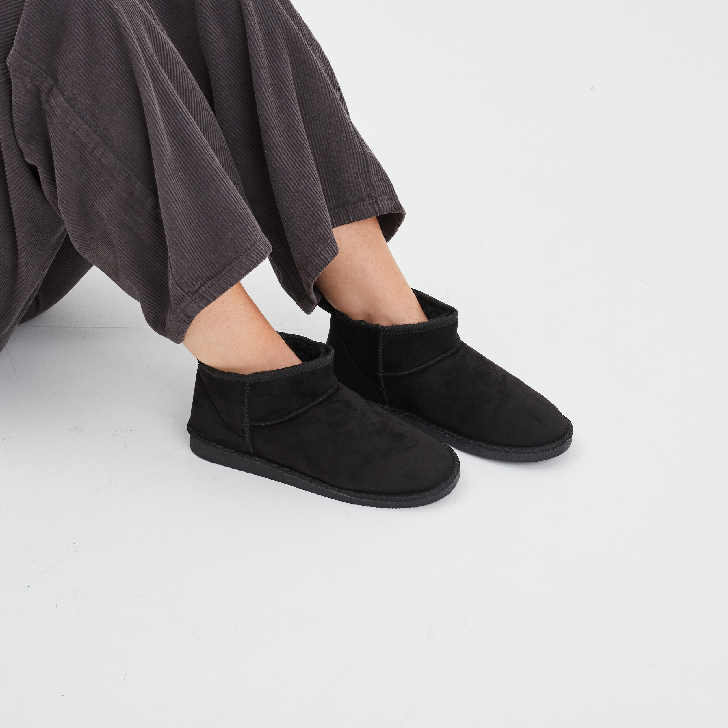 Bottines imitation fourrure noir femme | La Halle