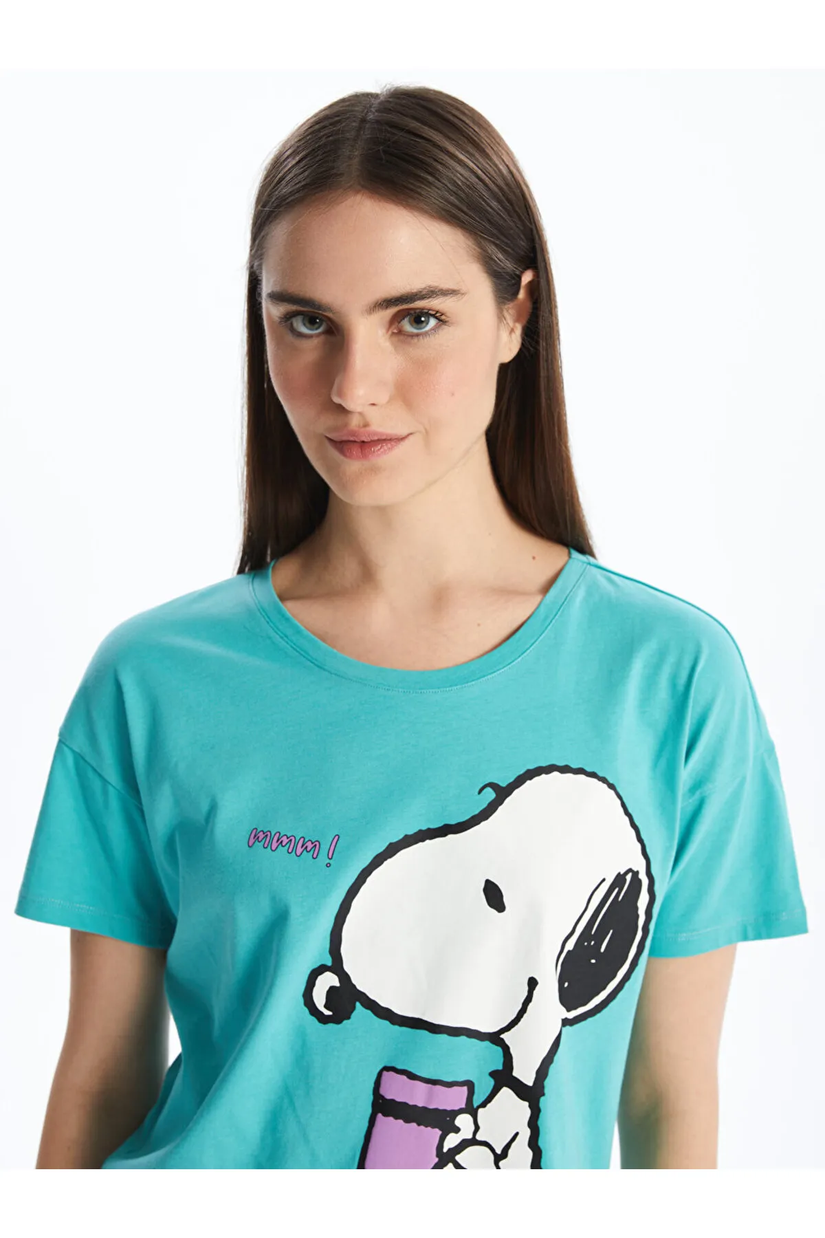 LC Waikiki  Kurzarm-Damenpyjama-Set mit Rundhalsausschnitt und Shorts, bedruckt mit Snoopy-Motiv