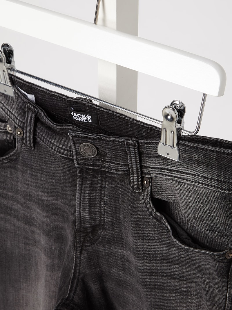 Stone Washed Skinny Fit Jeans in schwarz