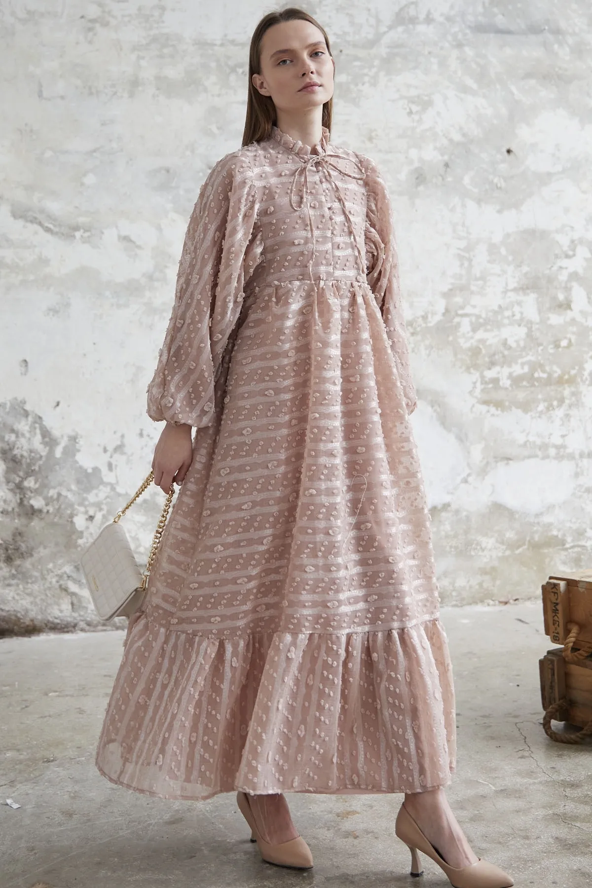 InStyle  Kleid mit Bindekragen und Ballonärmeln – Dried Rose