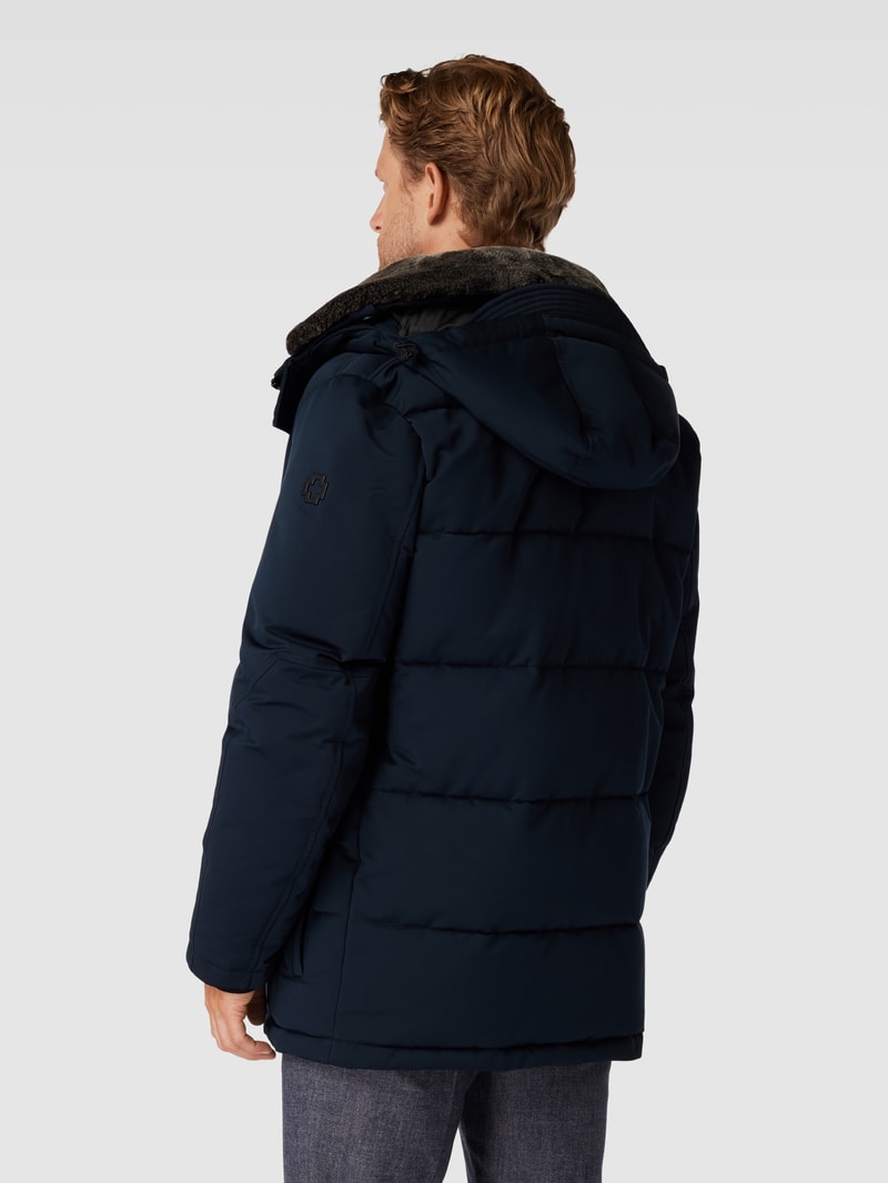 Steppmantel mit Kapuze in marineblau