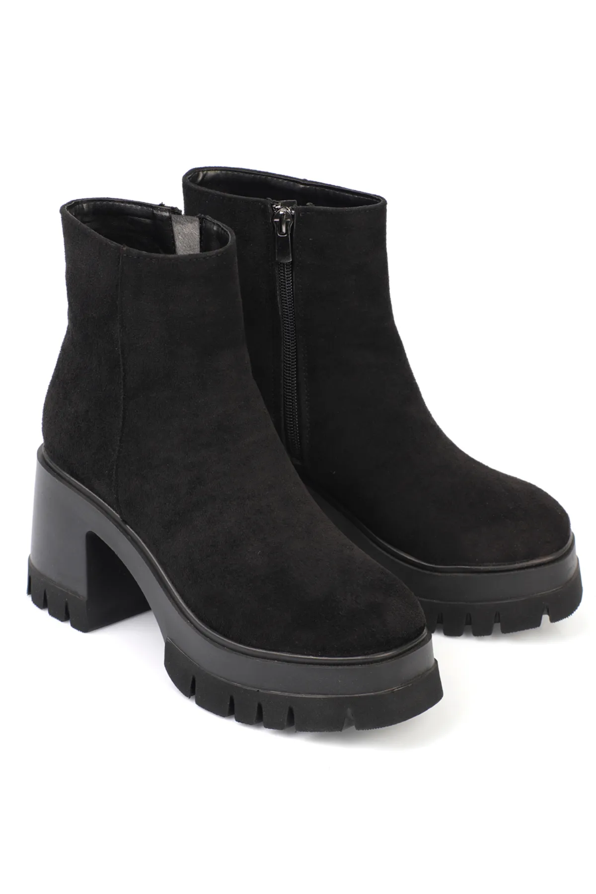 Capone Outfitters  Damenstiefel mit runder Spitze und seitlichem Reißverschluss und mittelhohem Absatz