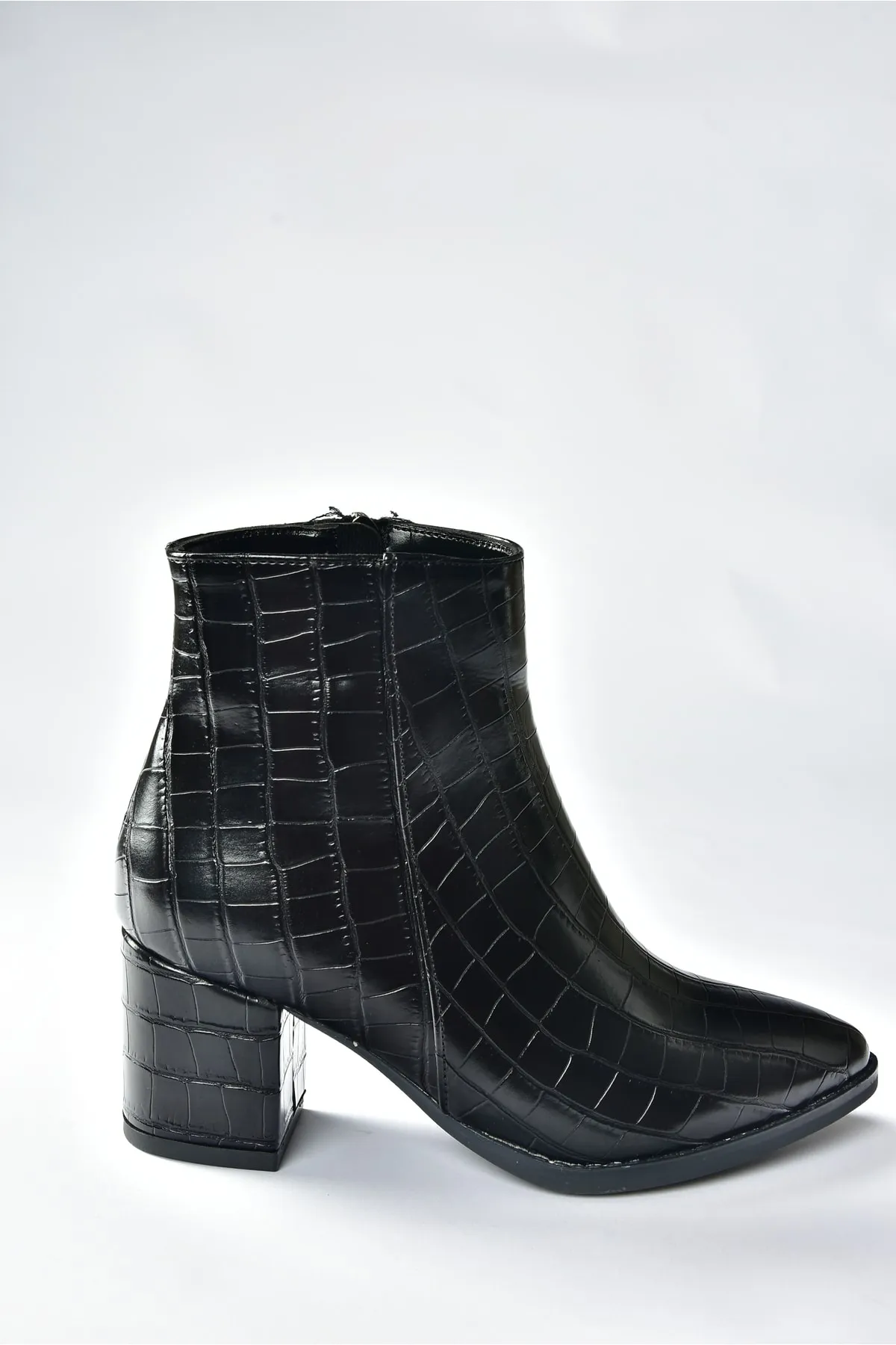 Fox Shoes  Schwarze Damenstiefel mit Krokodildruck und dickem Absatz L251089311