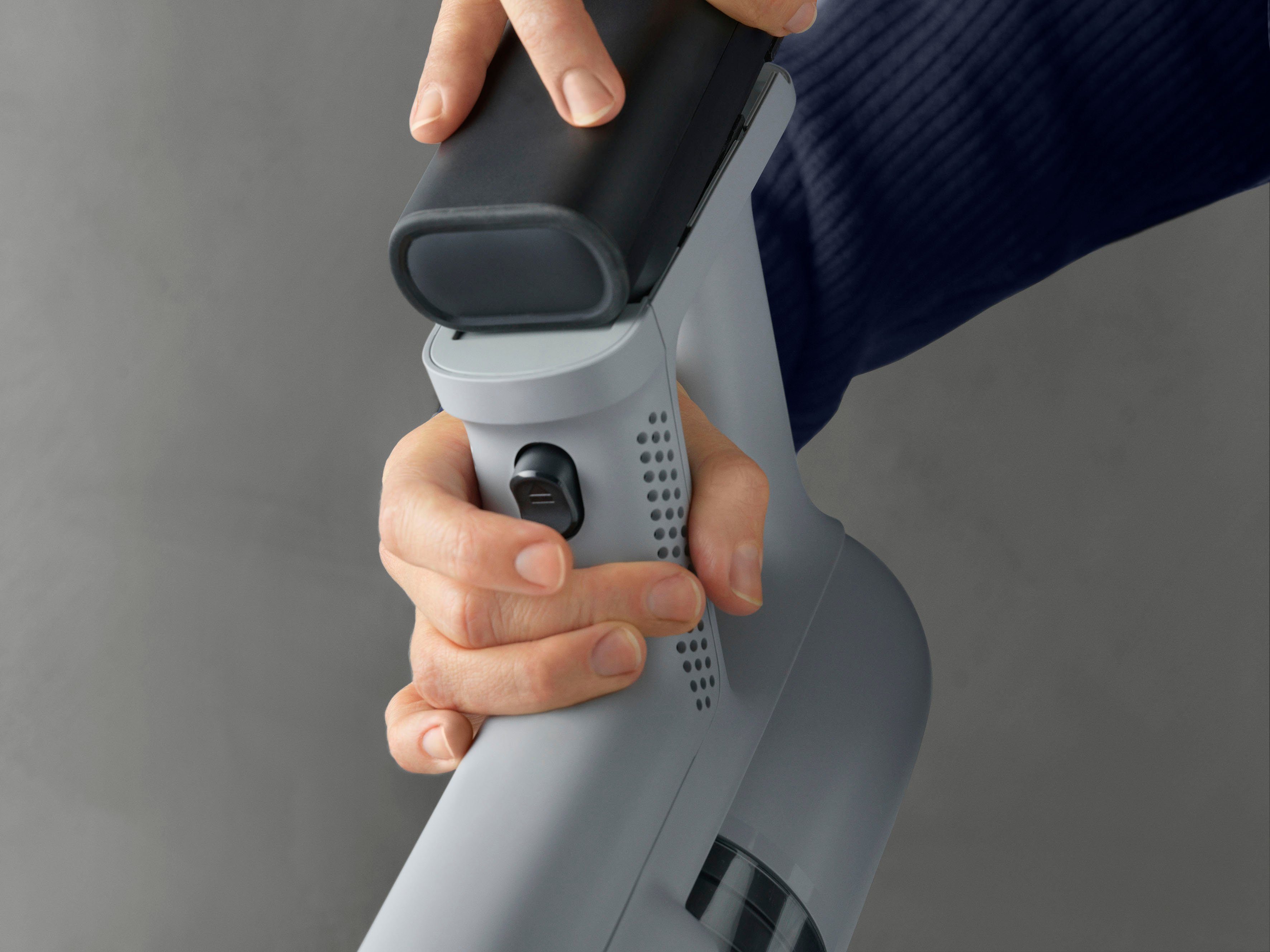AEG Akku-Hand-und Stielstaubsauger ULTIMATE 7000 (AP71A142XN), beutellos, extrem leicht 2,2 kg, 60 % Recyclingmaterial, bis zu 50 Min. Laufzeit