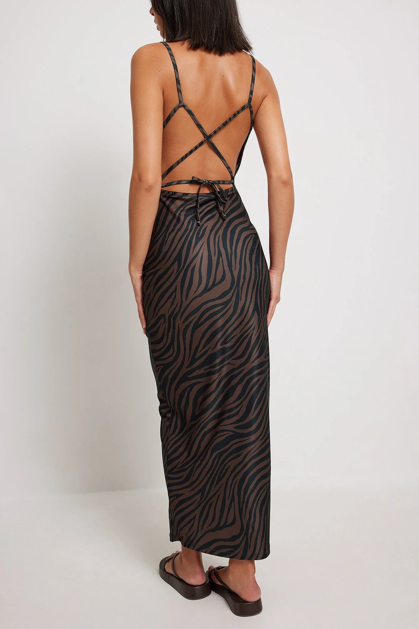 Maxikleid mit Wasserfallausschnitt