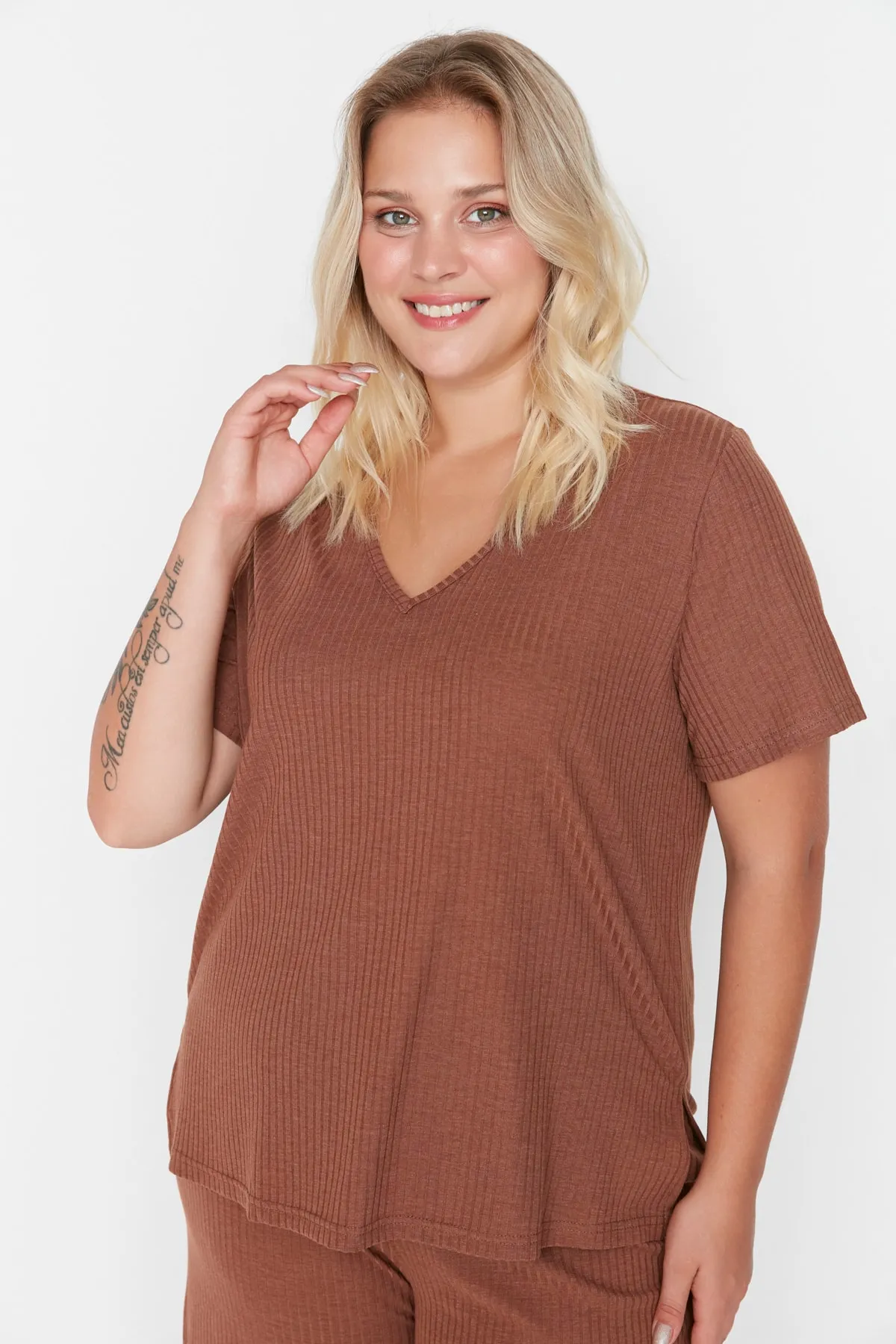 Trendyol Curve  Braunes Strick-Pyjama-Set TBBSS22PT0237
