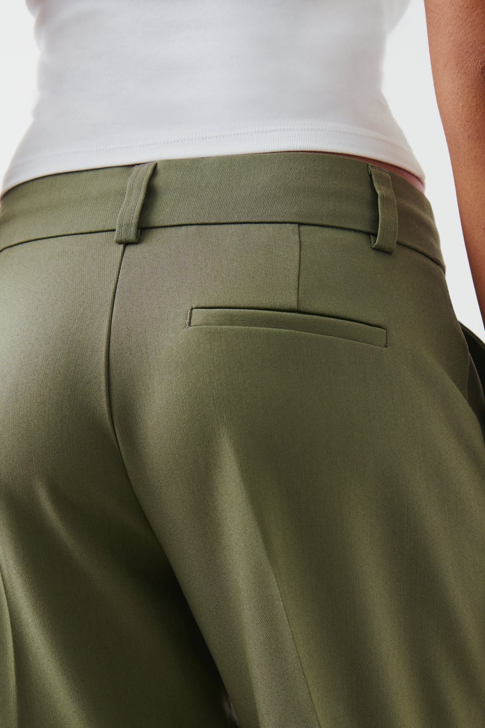 Low waist trousers