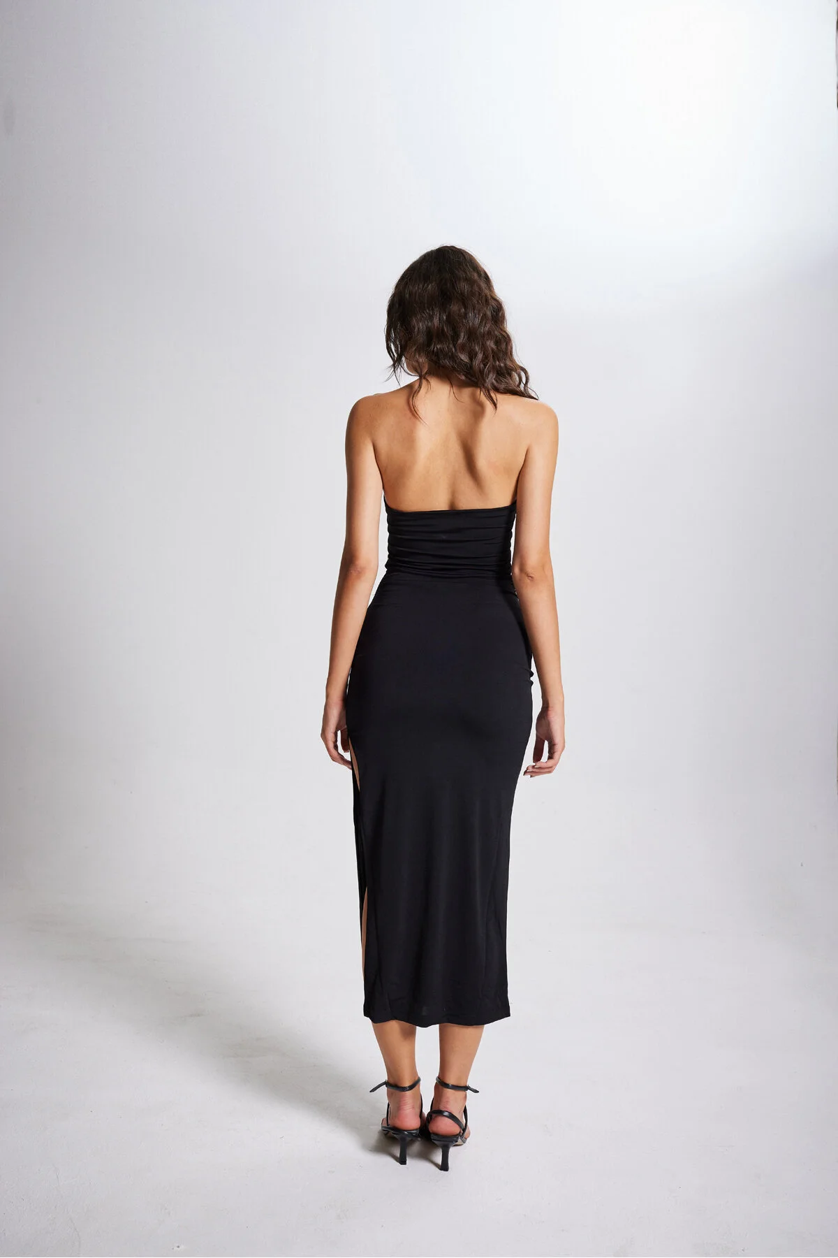 HOLLY LOLLY  Abnehmbares Maxi-Roza-Kleid mit Blumendetail in Schwarz