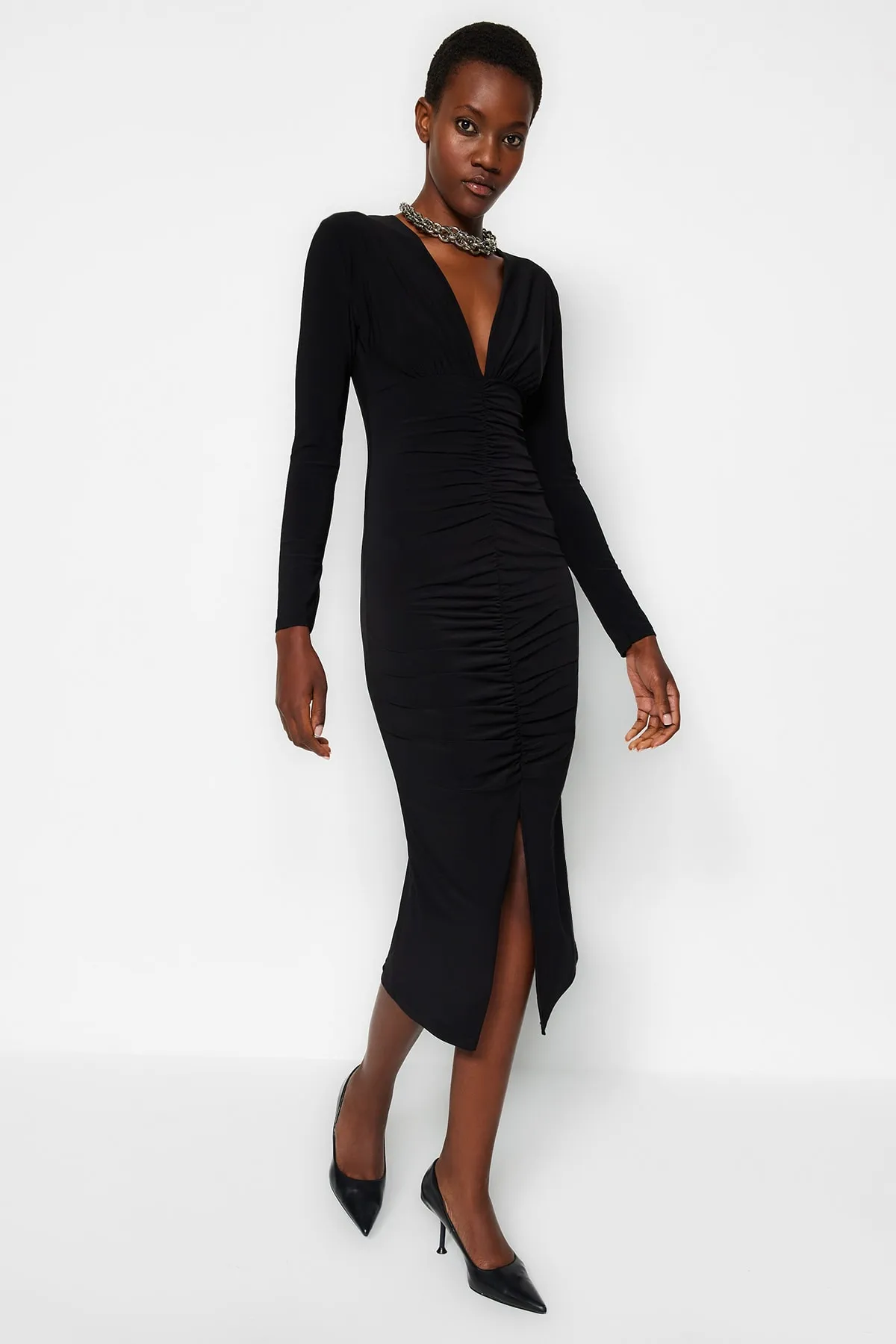 Trendyol Collection  Schwarzes drapiertes V-Ausschnitt tailliertes/tailliertes flexibles Midi-Strick-Bleistiftkleid TWOAW24EL00197