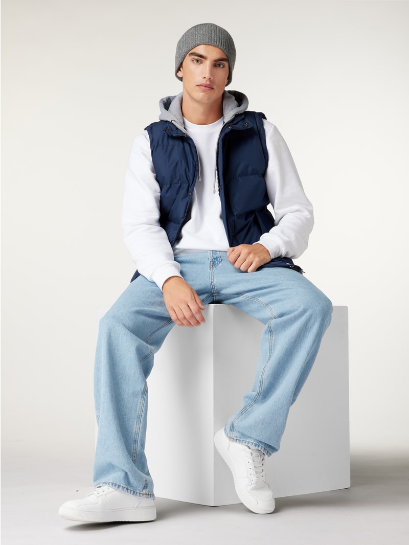 Steppweste mit Label-Patch in royalblau