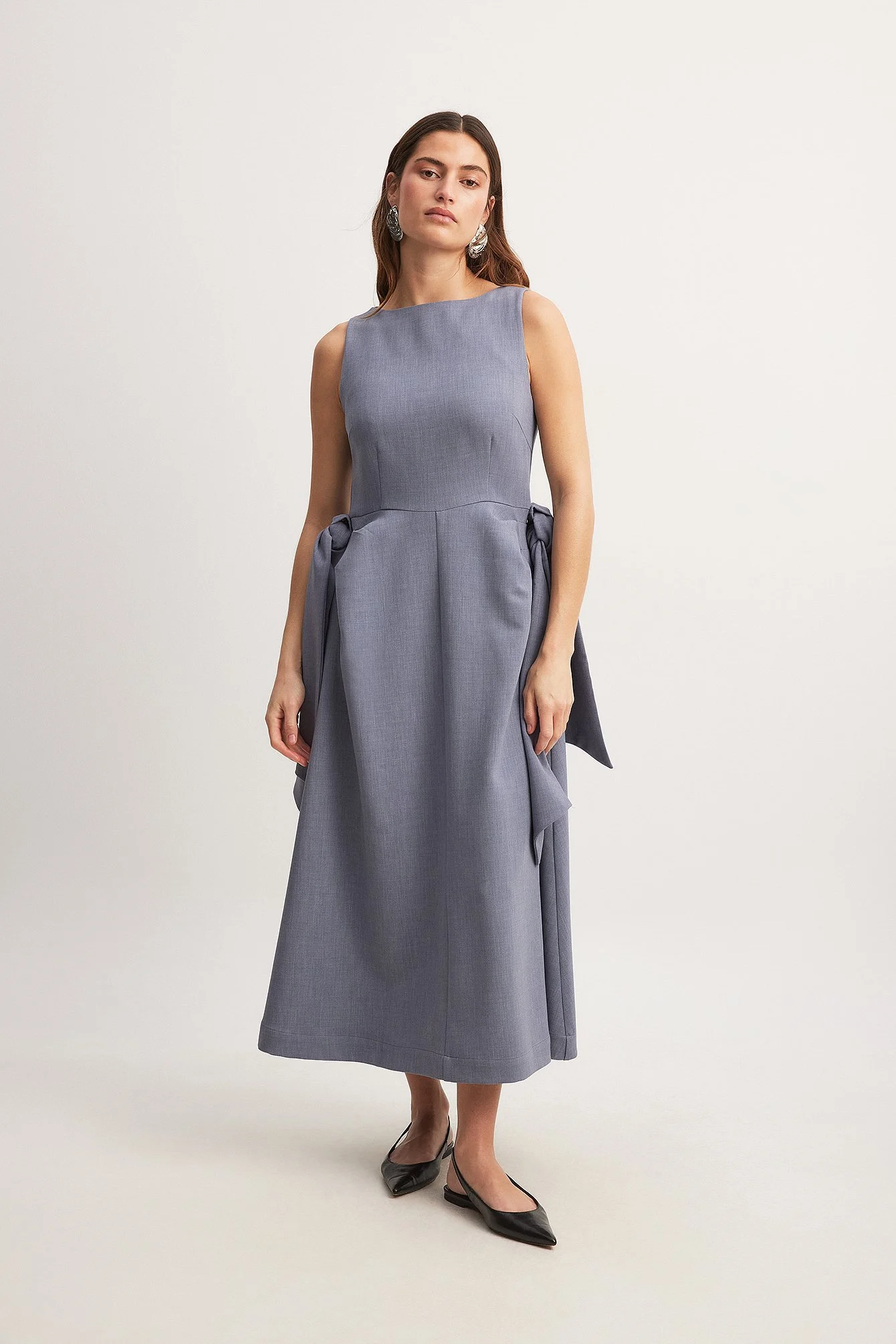 Midikleid mit Bindedetail an der Taille
