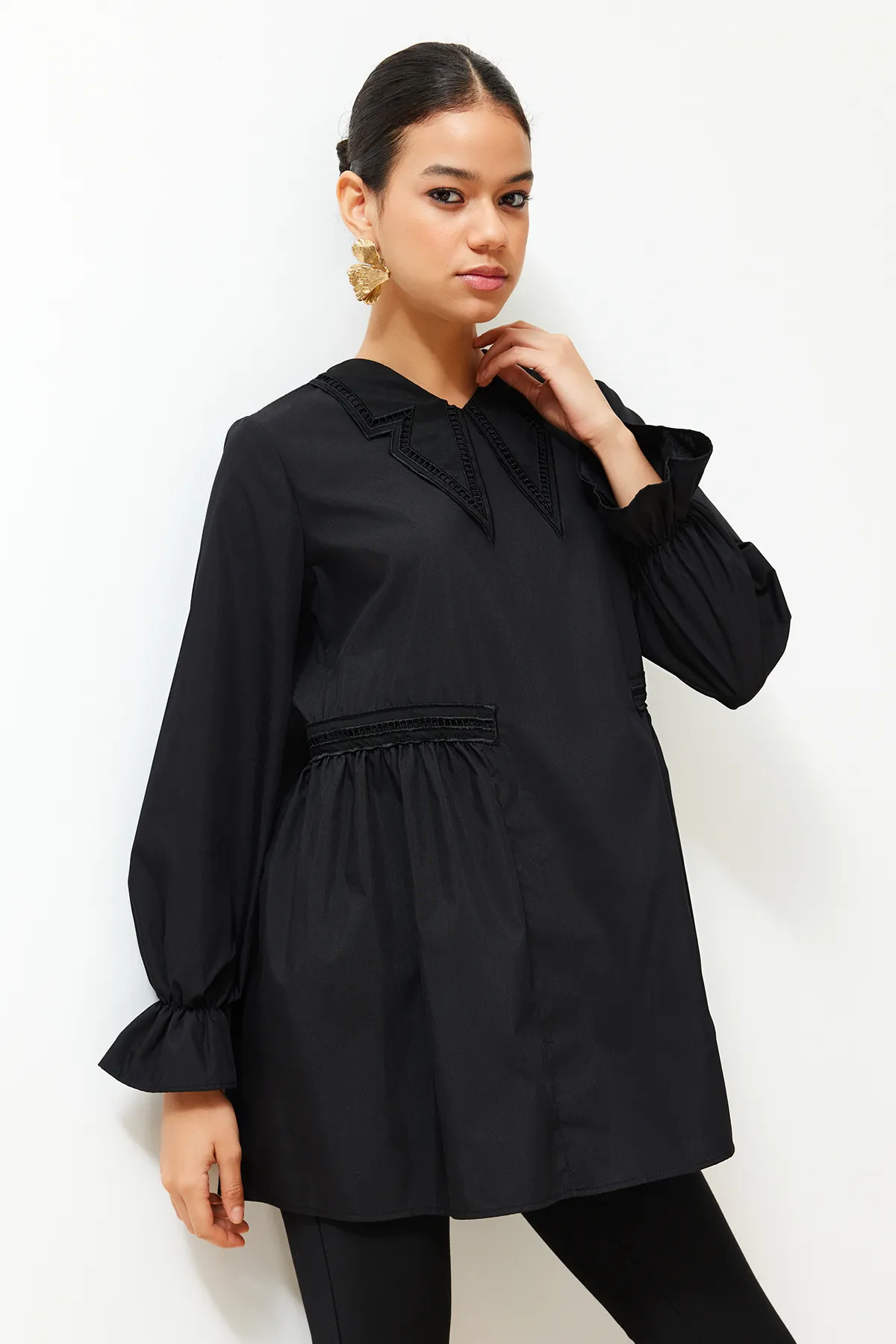Trendyol Modest  Schwarze Tunika aus gewebter Baumwolle mit Kragendetail TCTSS24UK00001