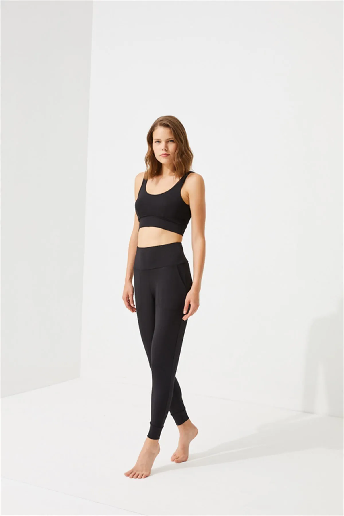 Cottonhill  Schwarze Damen-Jogger-Jogginghose mit hoher Taille und doppelten Taschen