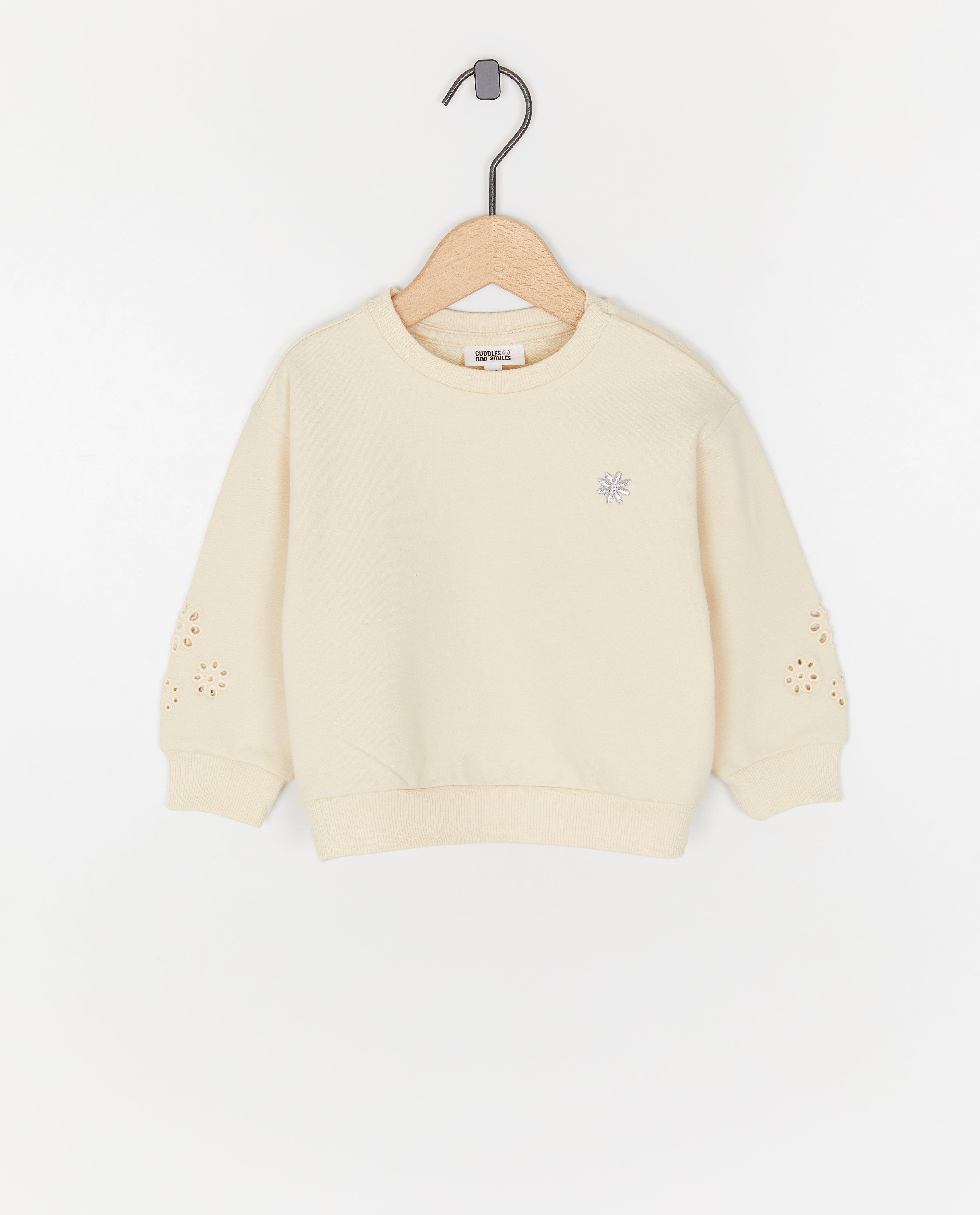 Pulover Cuddles and Smiles cu flori brodate, alb