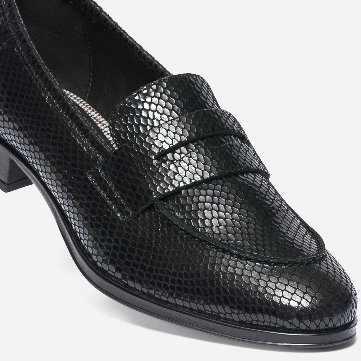 Mocassin noir éco-conçu en cuir effet python verni