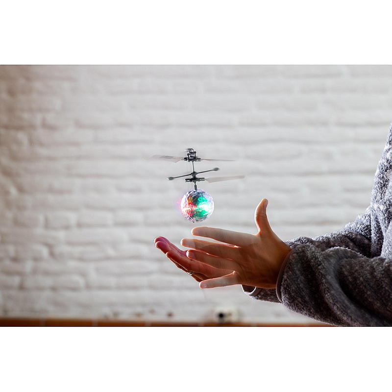FunToys Ball flyvende m/lys og IR-sensor
