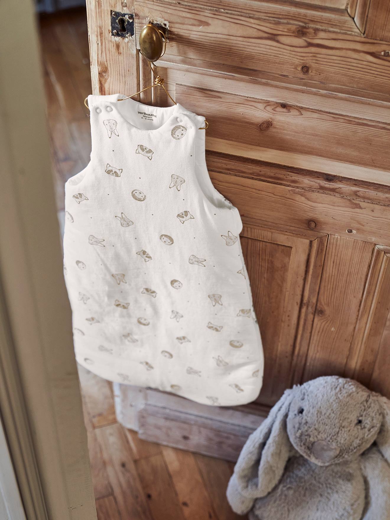 Vertbaudet Bio-Kollektion: Ärmelloser Baby Schlafsack KLEINE FREUNDE personalisierbar - wollweiß bedruckt