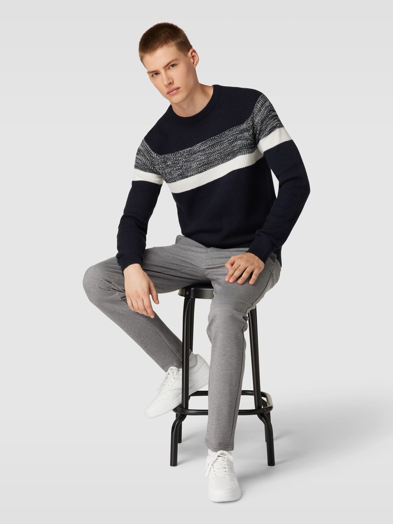 Tapered Fit Stoffhose mit feinem Allover-Muster Modell 'Mark' in hellgrau