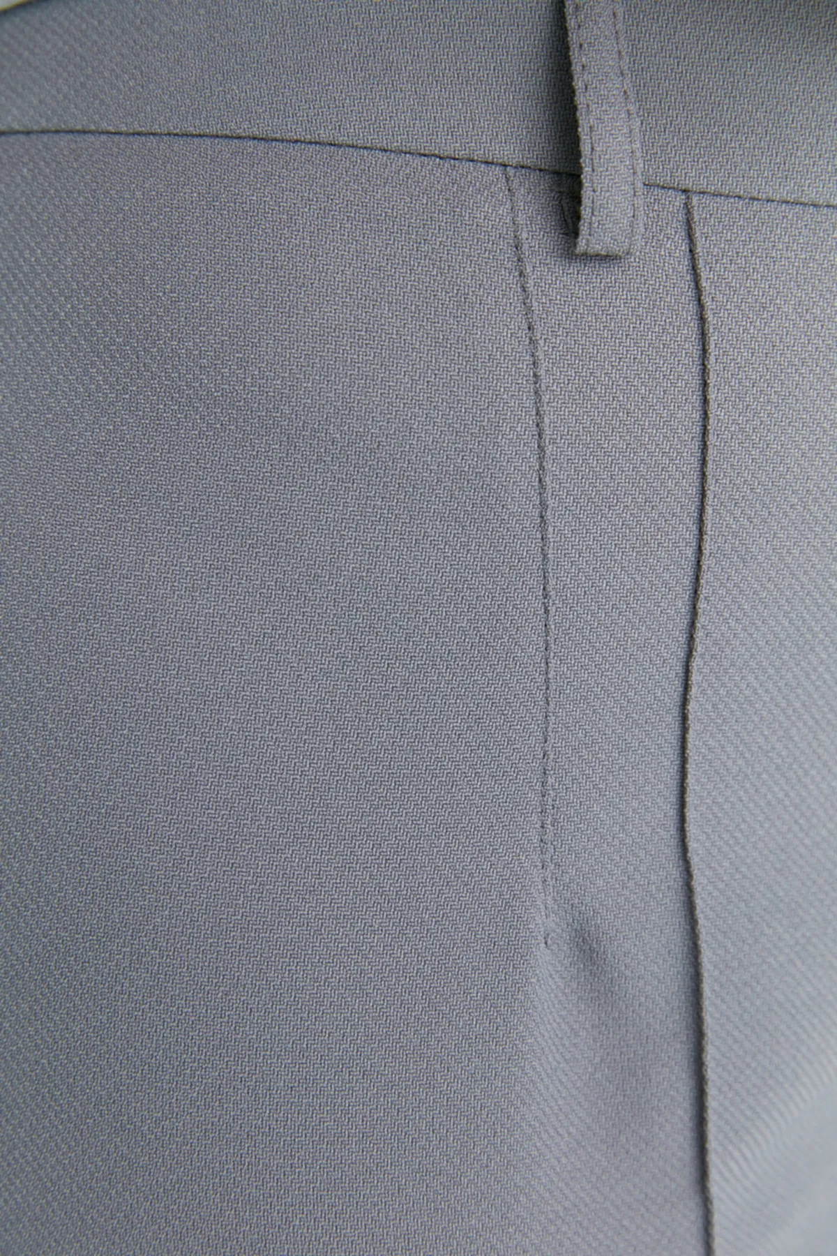 Trendyol Curve  Graue Hose mit hoher Taille und gerippten Nähten im spanischen Stil TBBSS22PL0301