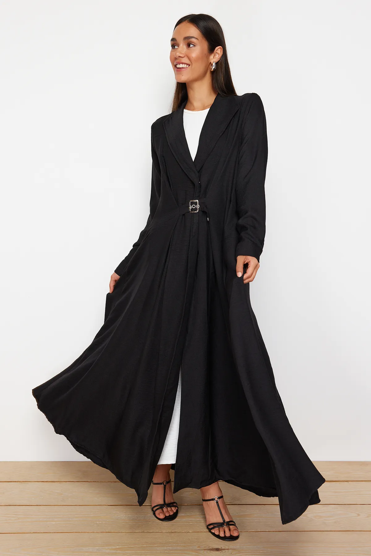 Trendyol Modest  Schwarzes gewebtes Kleid in Leinenoptik mit Gürteldetail auf der Vorderseite TCTSS24EB00194