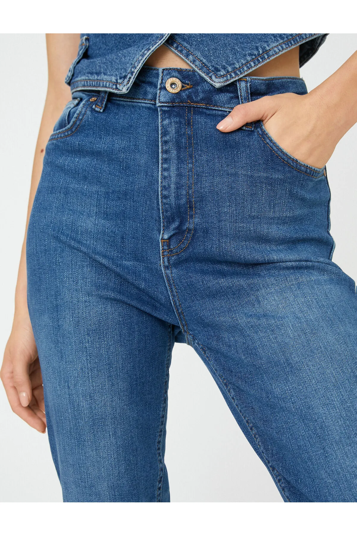 Koton  Jeans mit hoher Taille und schmaler Passform – Mom Slim Jeans