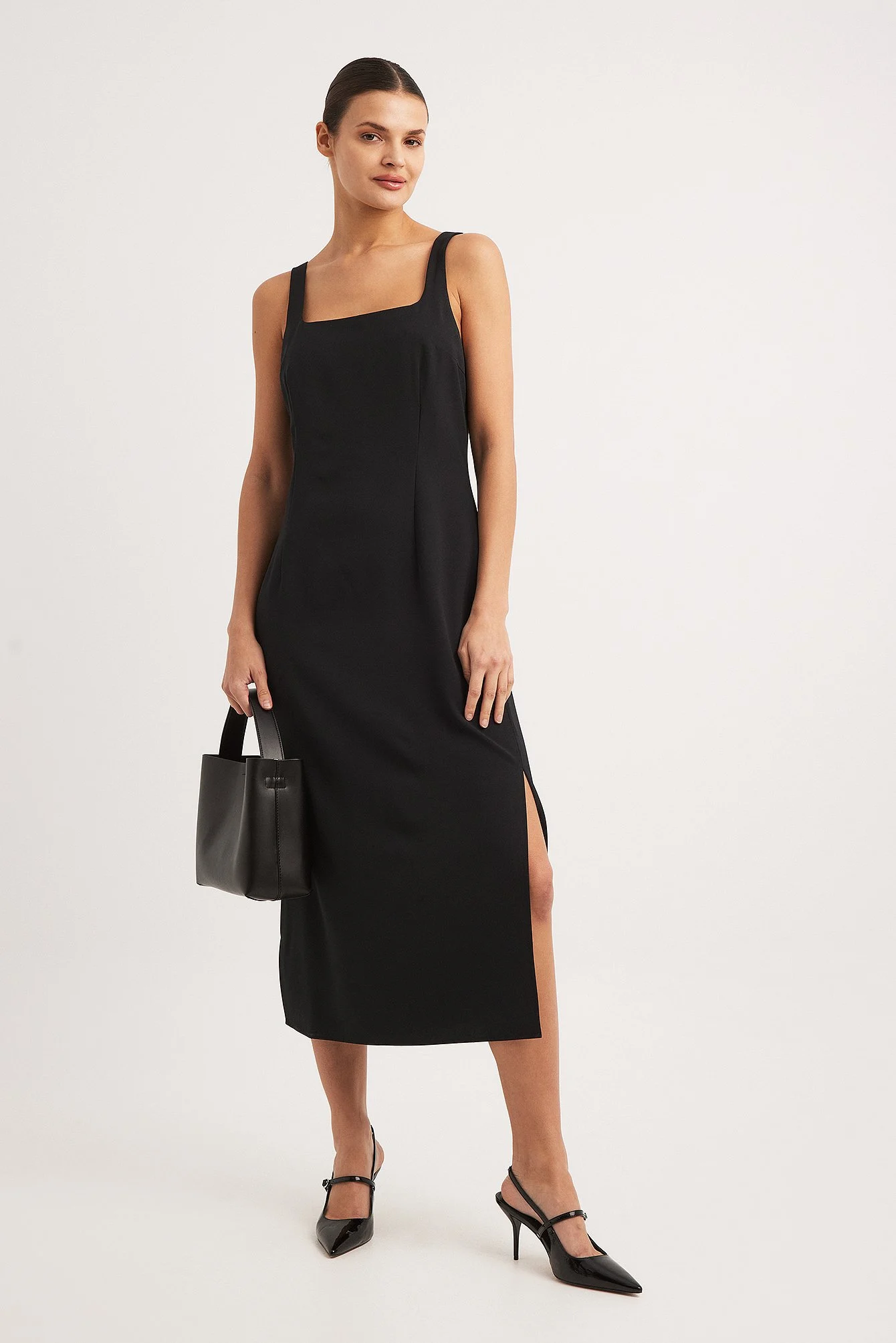Eng anliegendes Midikleid mit eckigem Ausschnitt