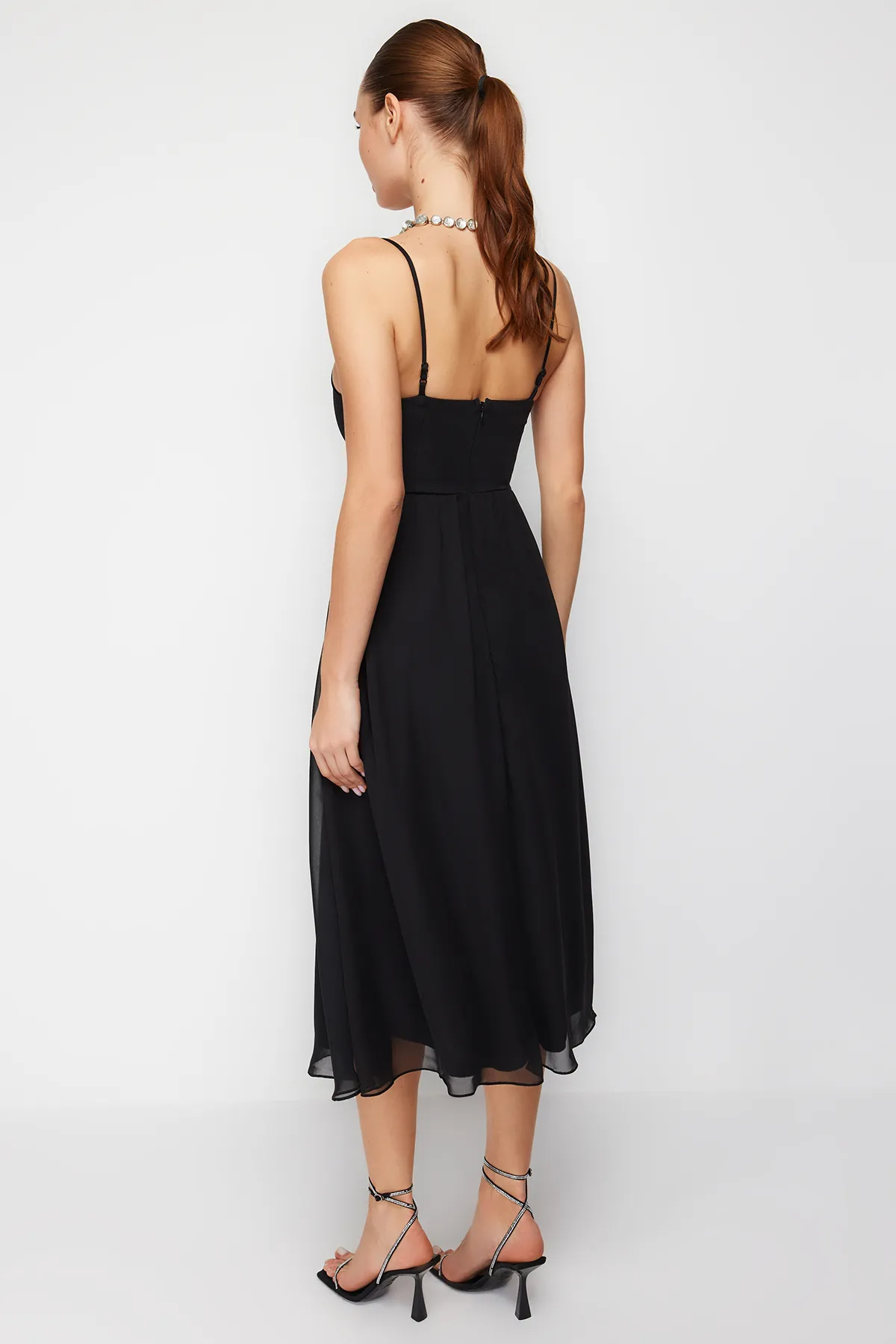 Trendyol Collection  Schwarzes, offenes Taillen-/Skater-gefüttertes Korsett, detailliertes, elegantes Abendkleid aus Tüll